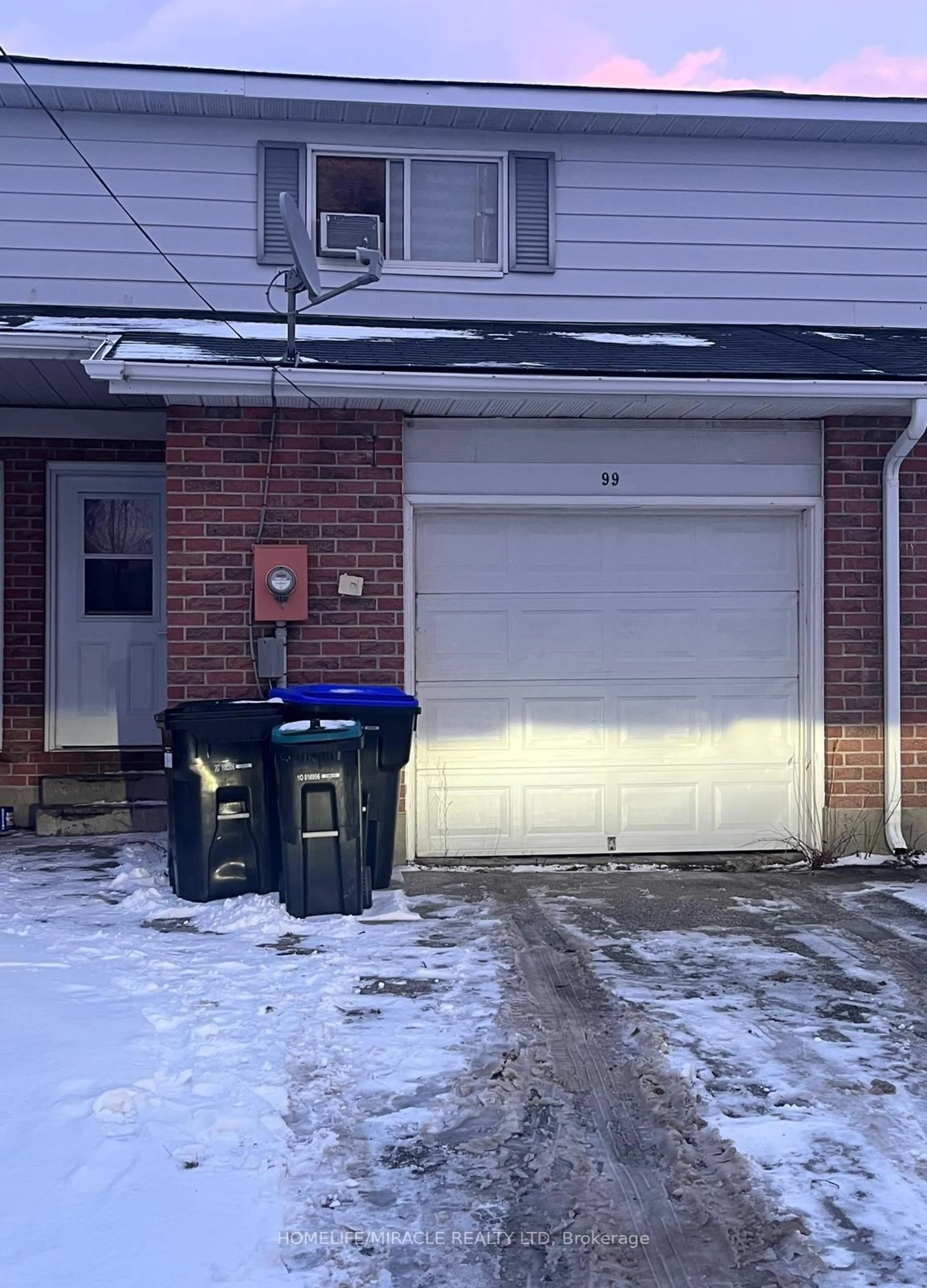 Indoor garage for 99 High St, Collingwood Ontario L9V 4V4