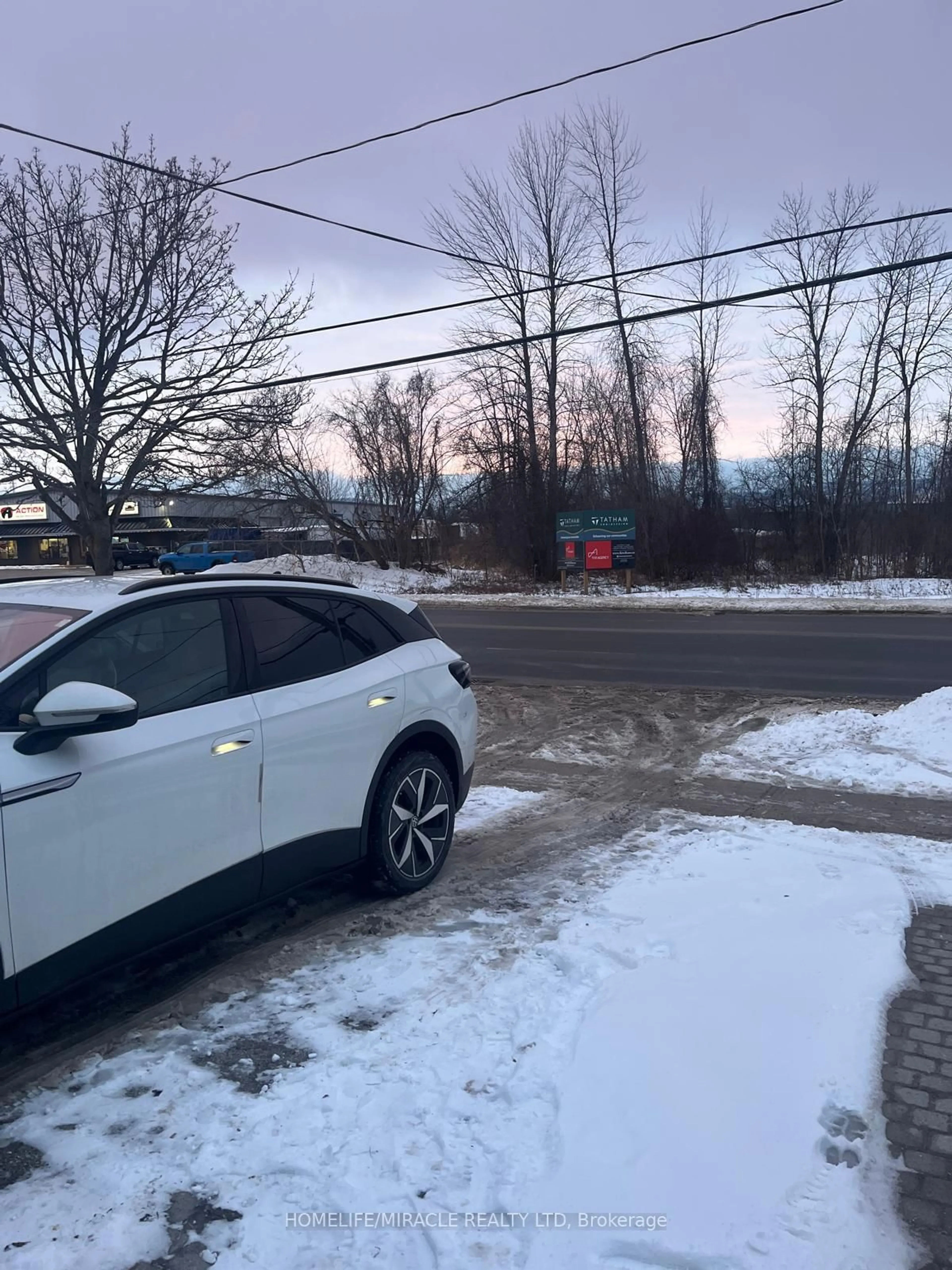 Parking for 99 High St, Collingwood Ontario L9V 4V4