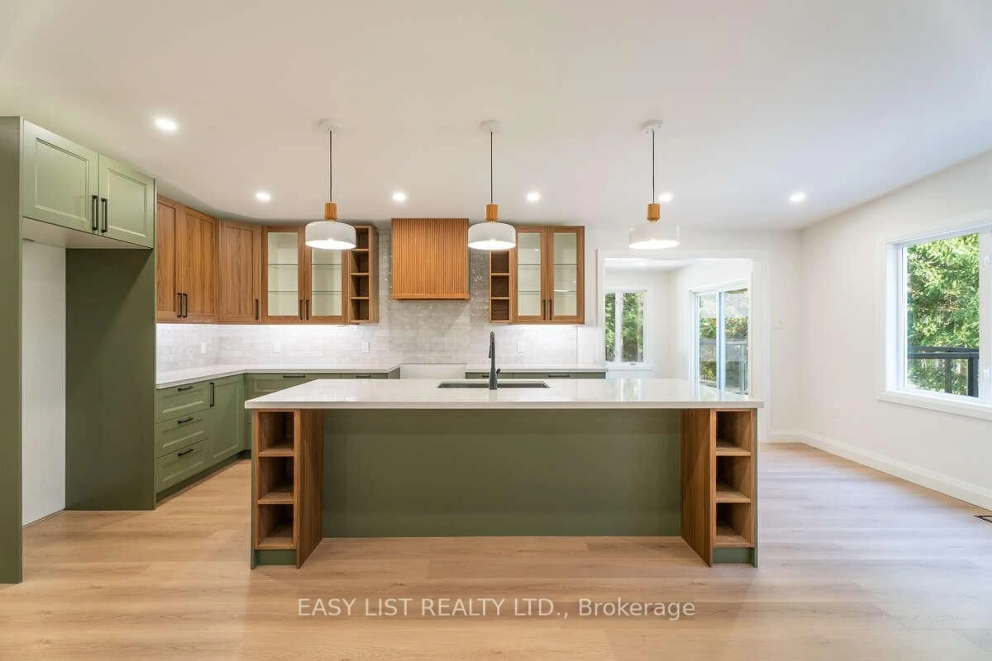 Contemporary kitchen, unknown for 14 Eagle Rd, Tiny Ontario L9M 0C2