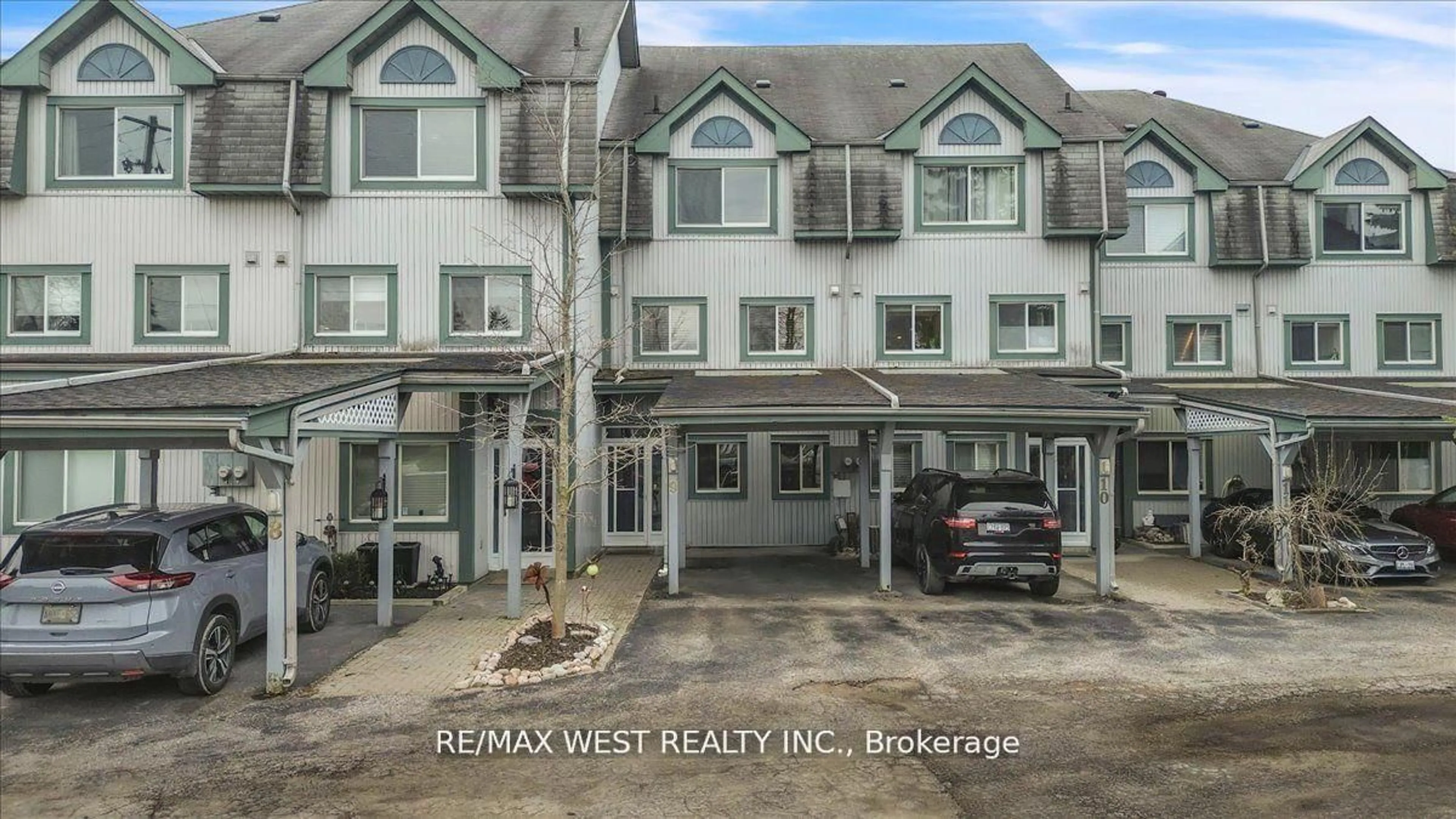 A pic from outside/outdoor area/front of a property/back of a property/a pic from drone, street for 24 Laguna Pkwy #9, Ramara Ontario L0K 1B0