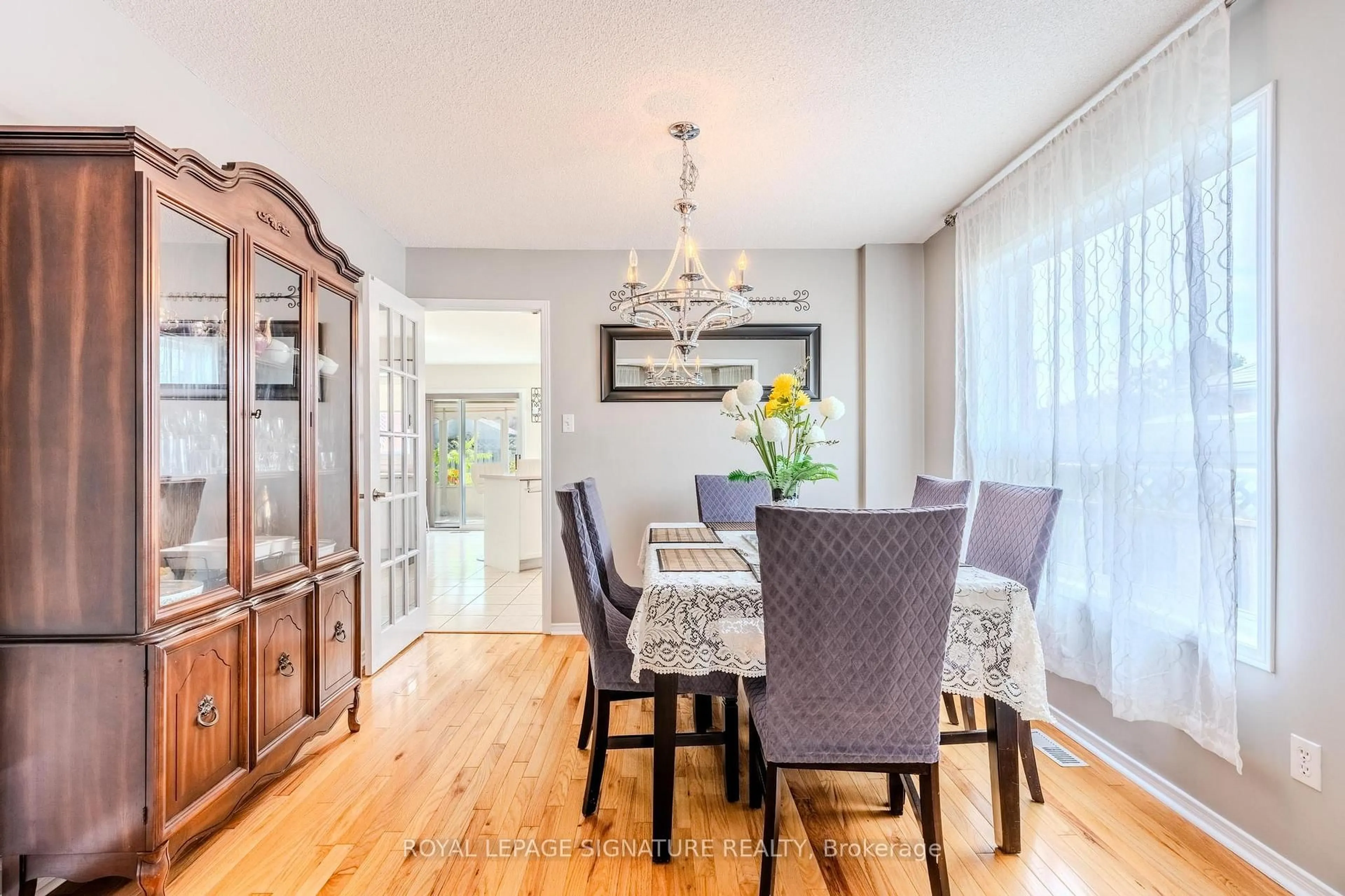 Dining room, wood/laminate floor for 341 Livingstone St, Barrie Ontario L4N 7C5
