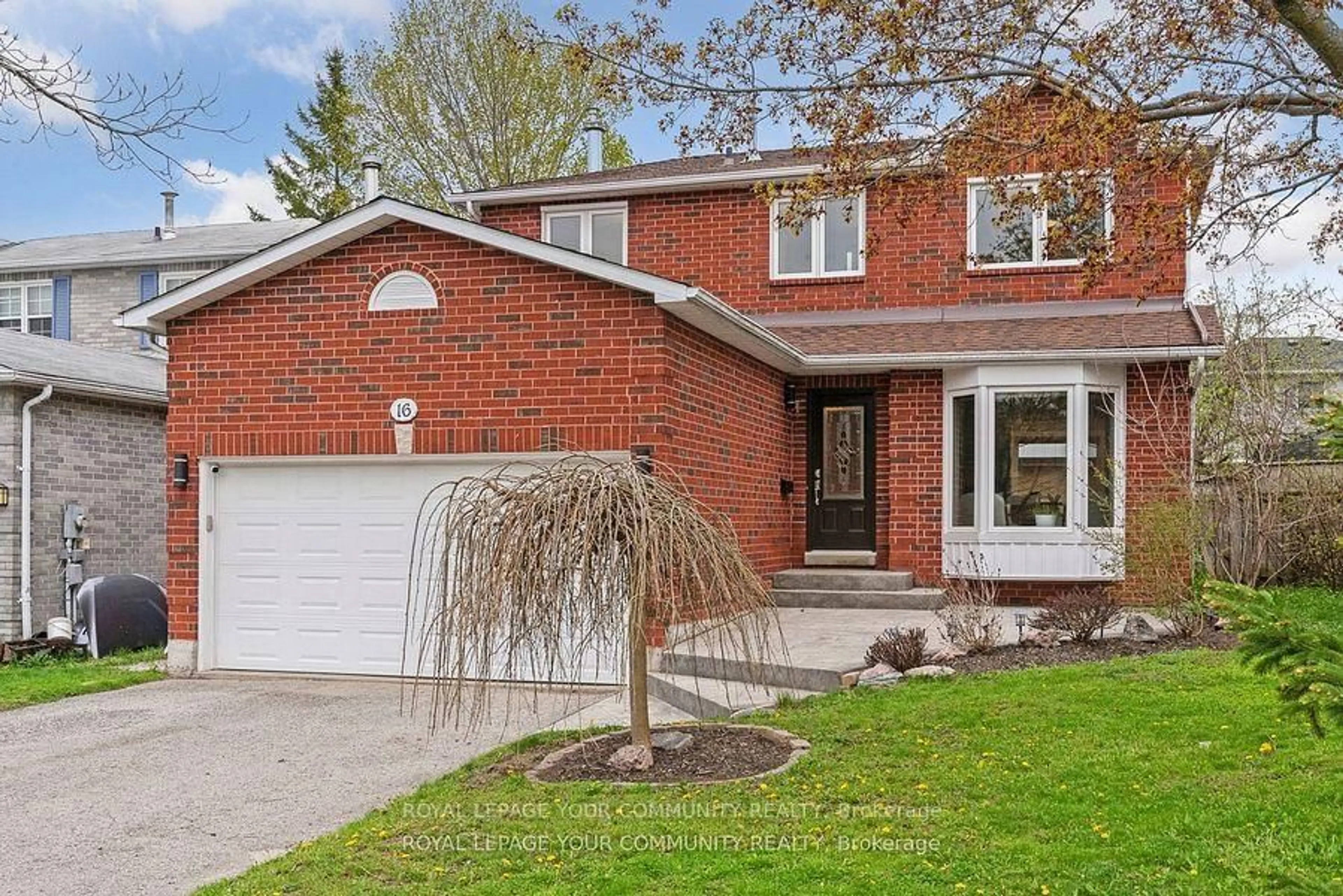 Home with brick exterior material, street for 16 Grasett Cres, Barrie Ontario L4N 6Z8