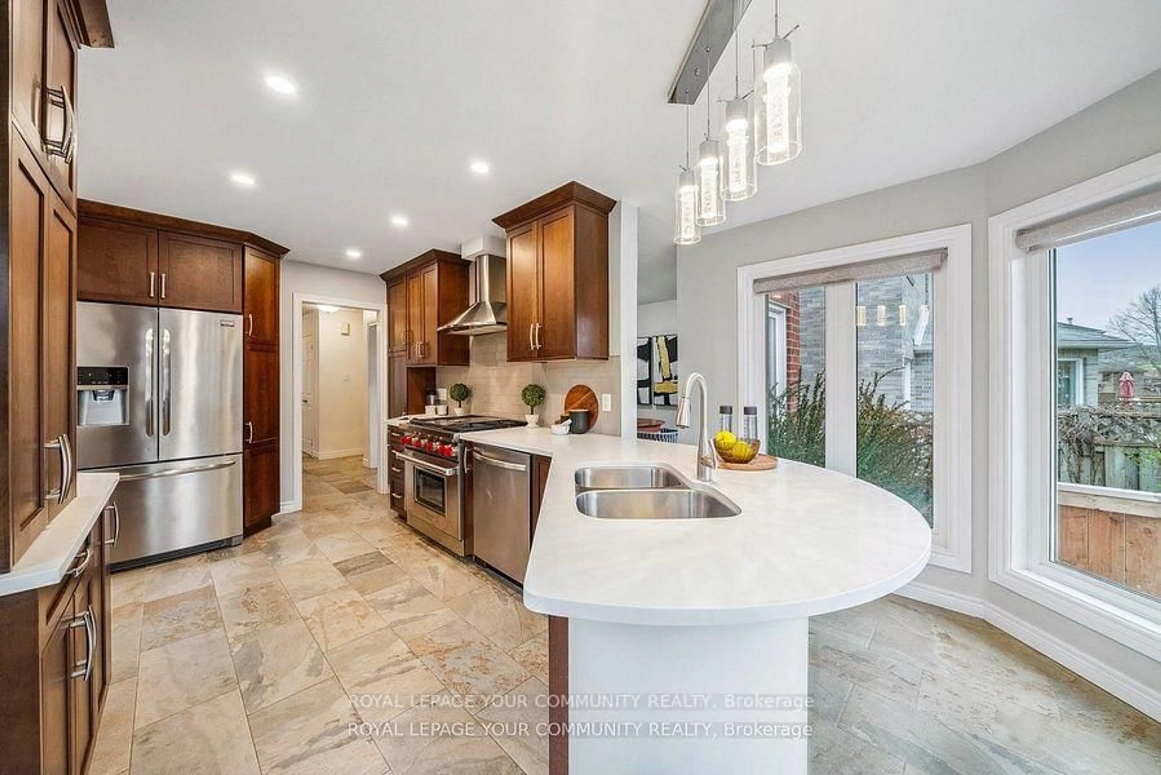 Contemporary kitchen, ceramic/tile floor for 16 Grasett Cres, Barrie Ontario L4N 6Z8