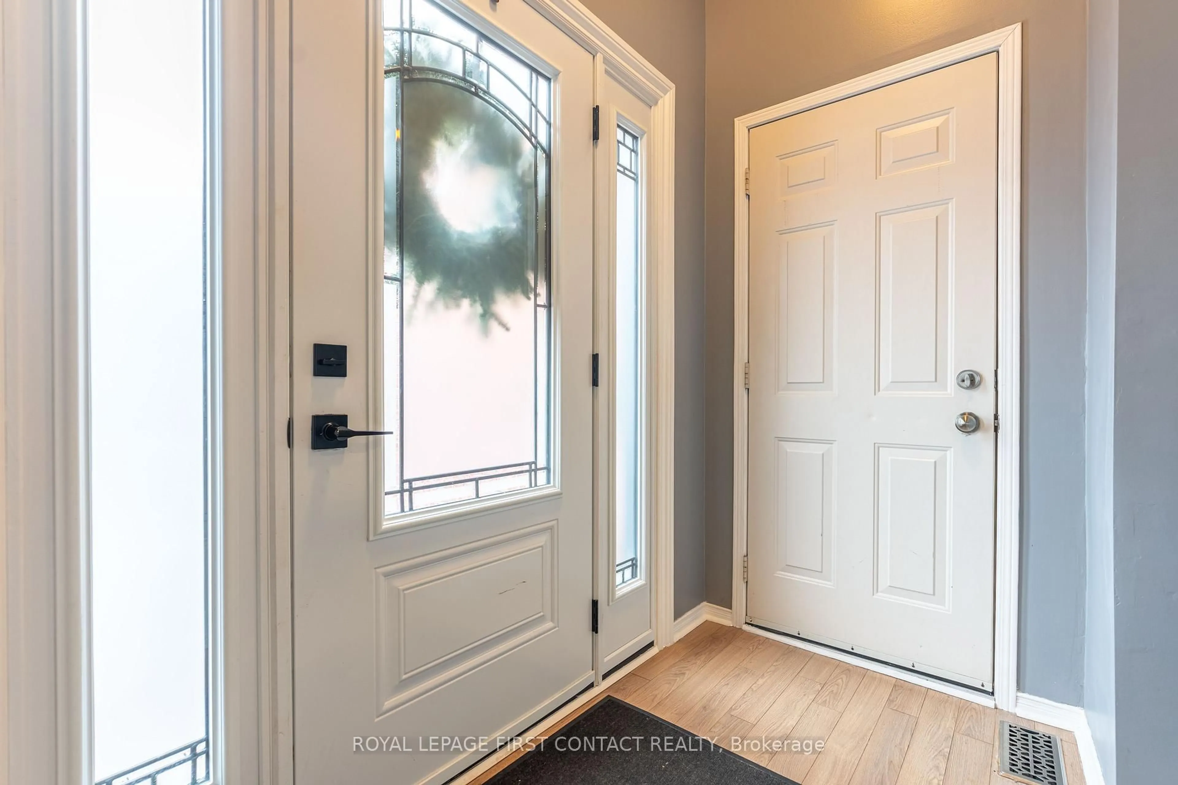 Indoor entryway for 55 Chalmers Dr, Barrie Ontario L4N 8A6