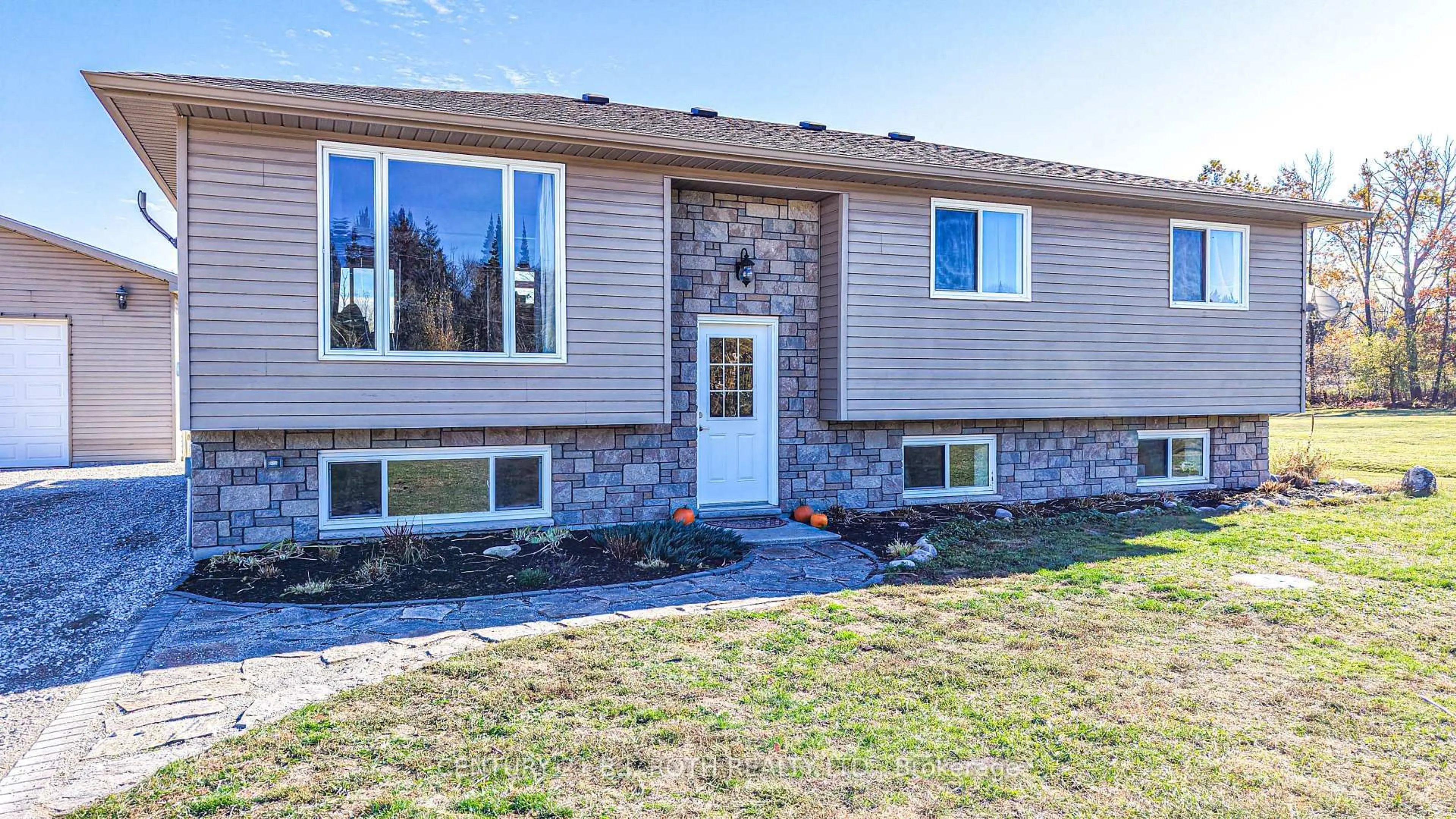 Home with vinyl exterior material, unknown for 1829 Division Rd, Severn Ontario L3V 0X8