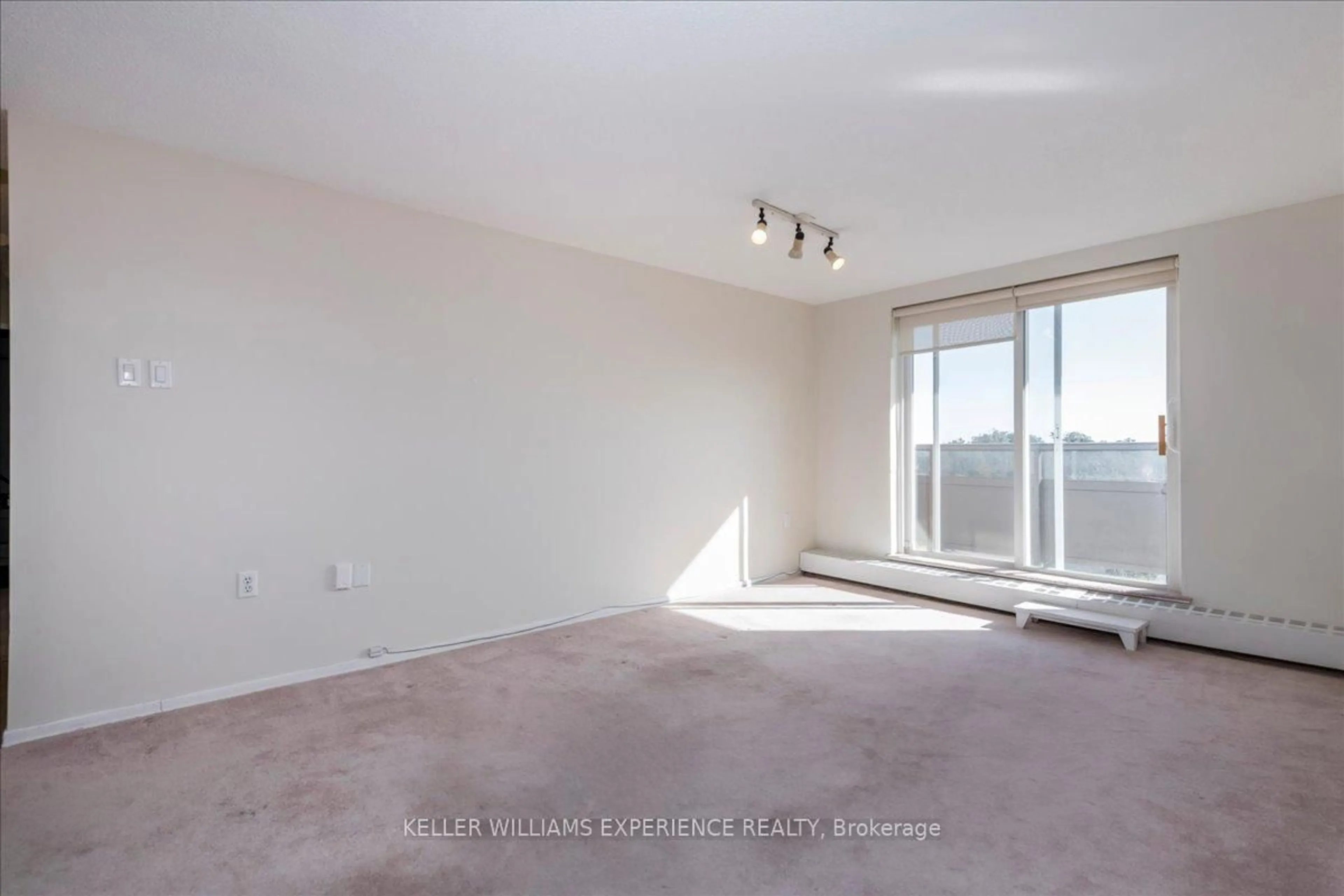 A pic of a room for 414 Blake St #804, Barrie Ontario L4M 5J7