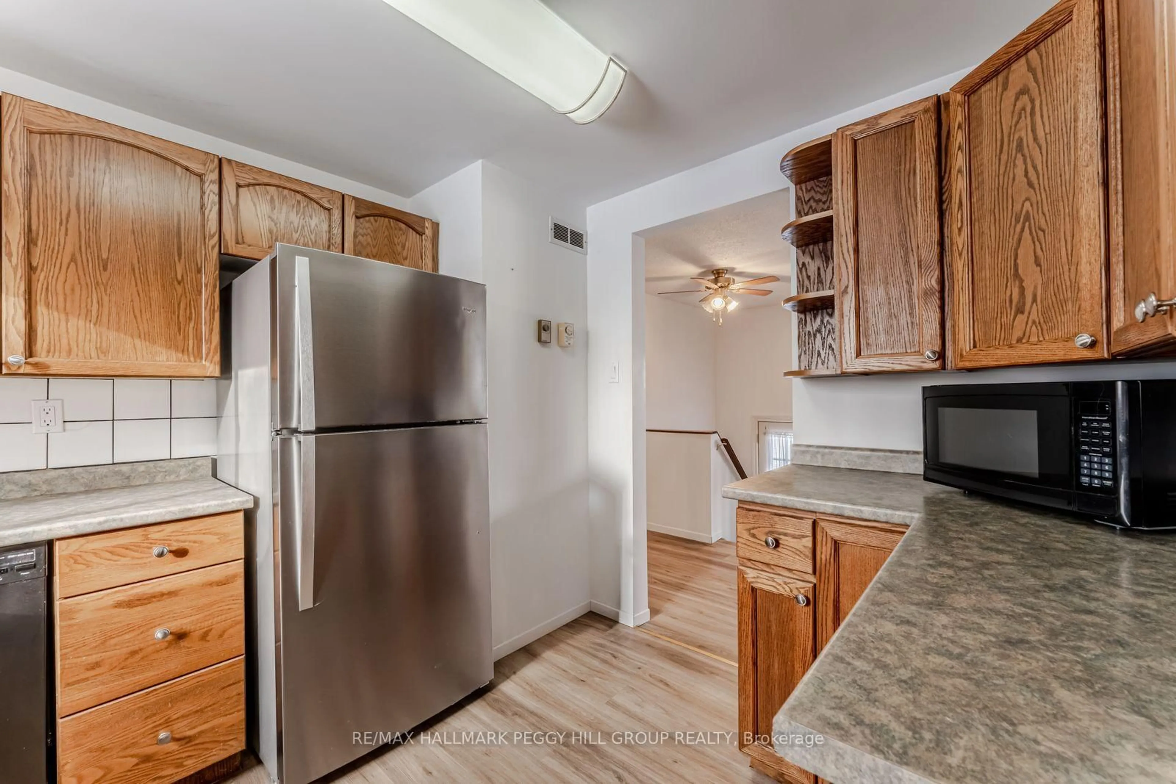 Standard kitchen, unknown for 858 Birchwood Dr, Midland Ontario L4R 4Y2