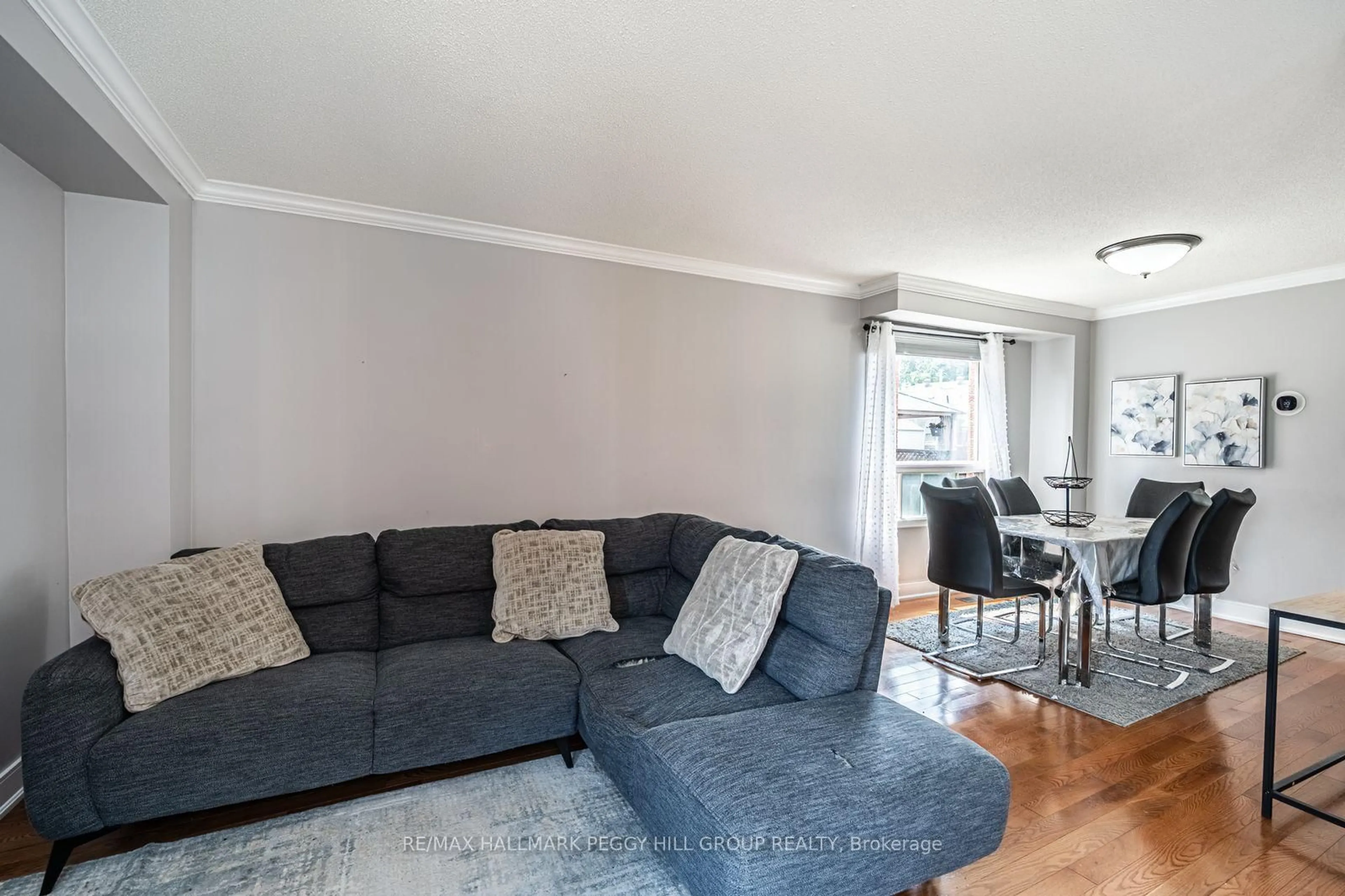 Living room with furniture, wood/laminate floor for 45 Weatherup Cres, Barrie Ontario L4N 7J6