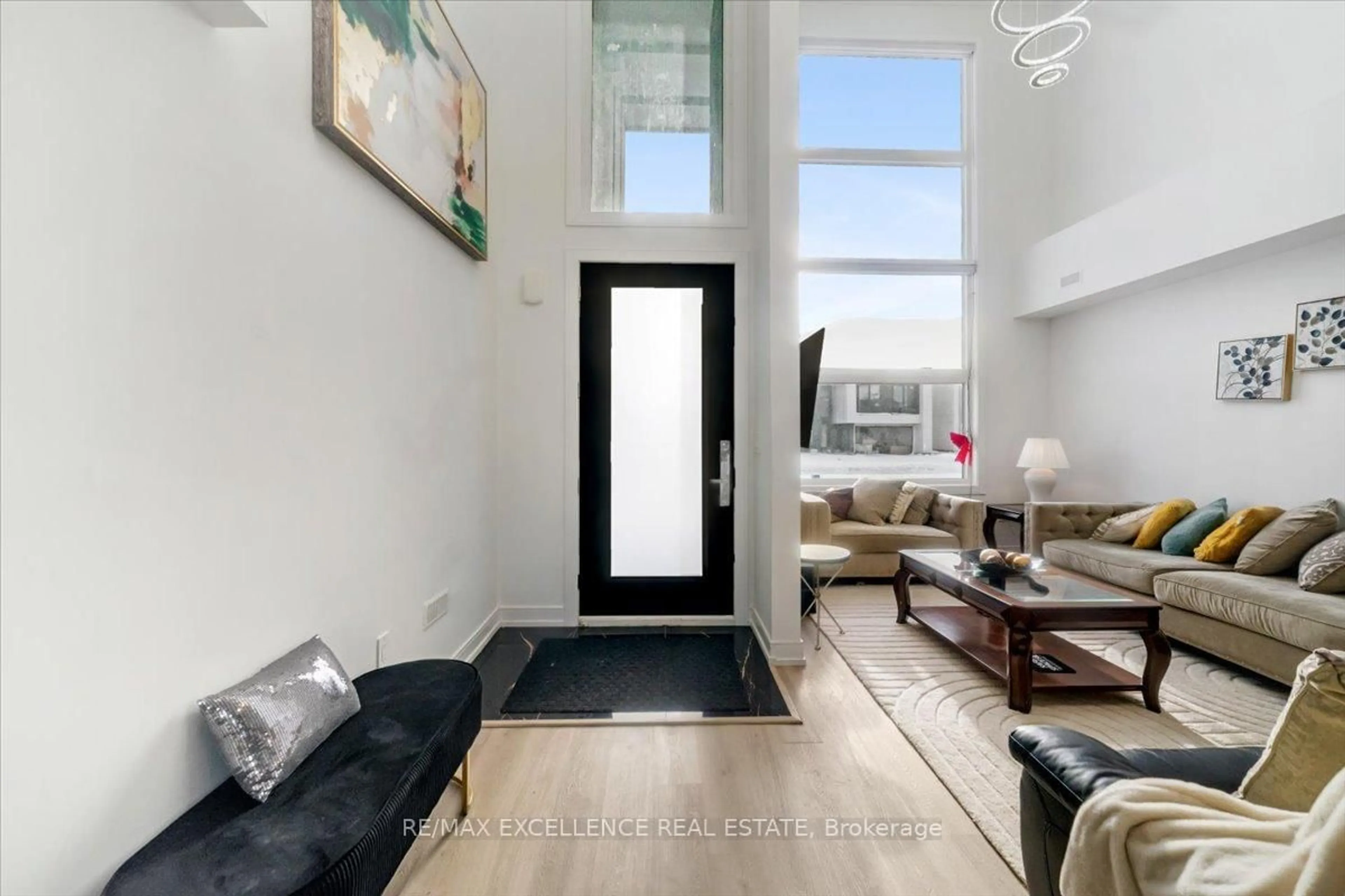 Indoor entryway for 3717 Quayside Dr, Severn Ontario L3V 8M9