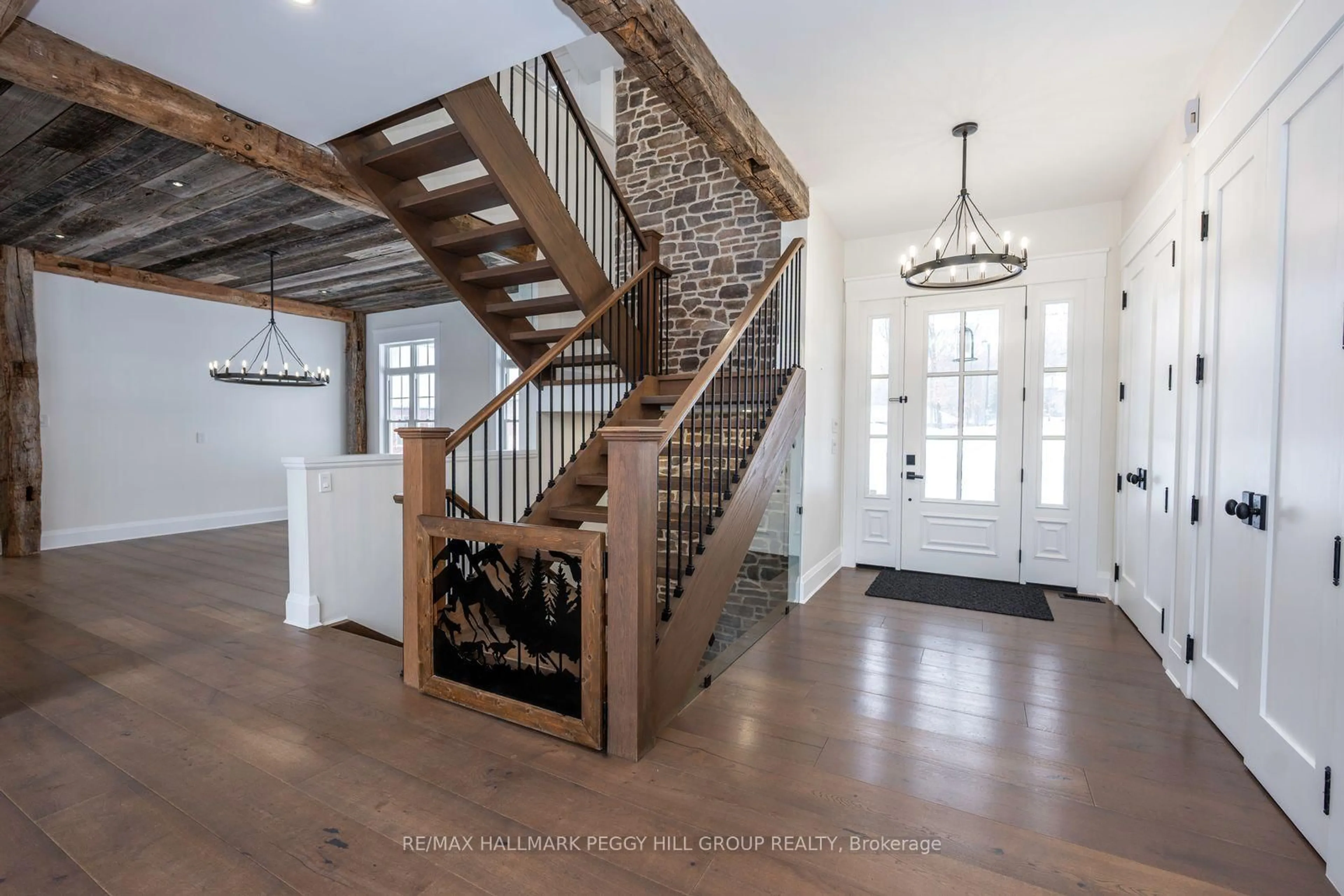 Indoor entryway for 16 Heron Blvd, Springwater Ontario L9X 0J1