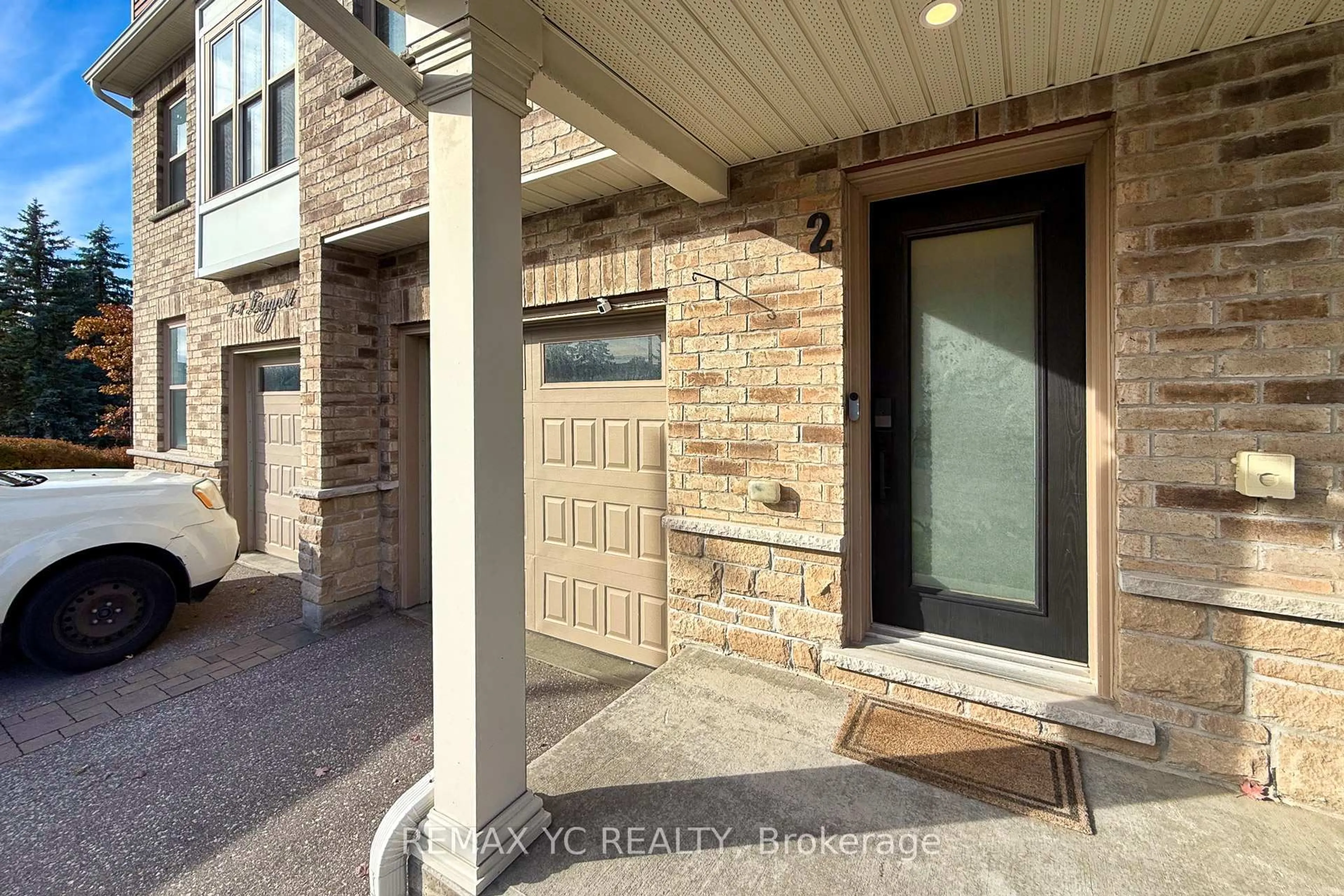 Indoor entryway for 1 Leggott Ave #2, Barrie Ontario L4N 6B1
