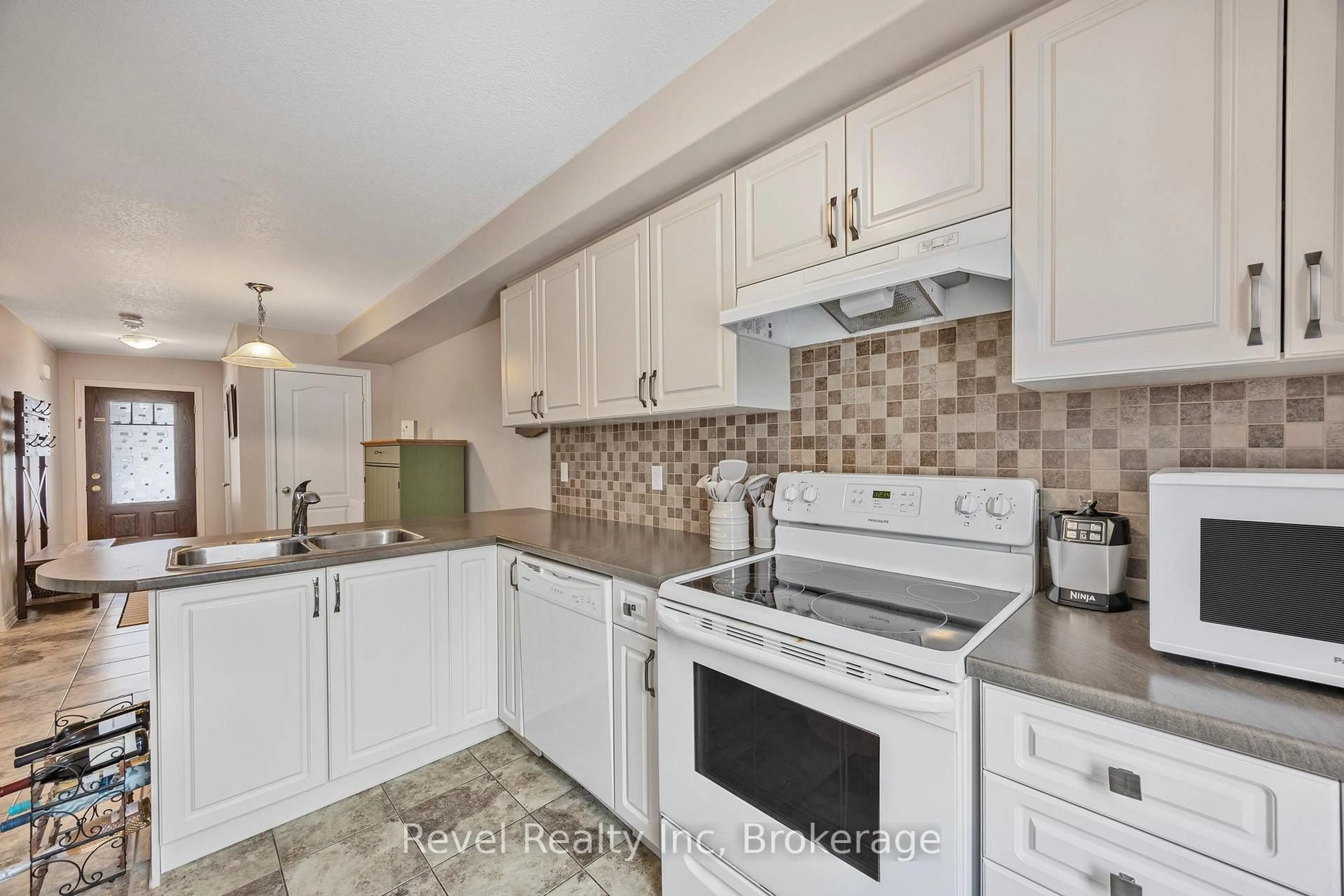 Standard kitchen, ceramic/tile floor for 1041 Cook Dr, Midland Ontario L4R 0E4