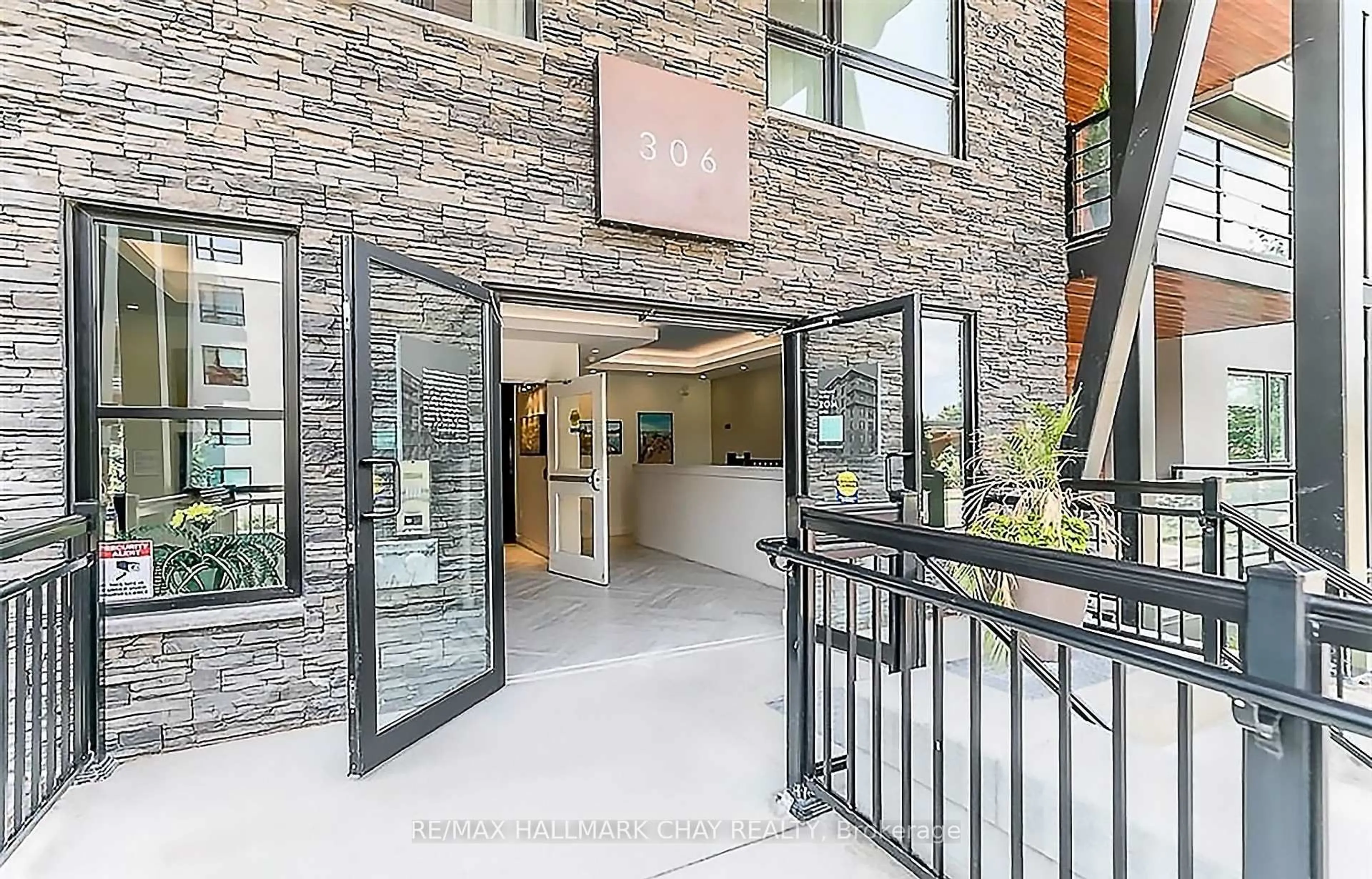 Indoor foyer for 306 Essa Rd #302, Barrie Ontario L9J 0H5