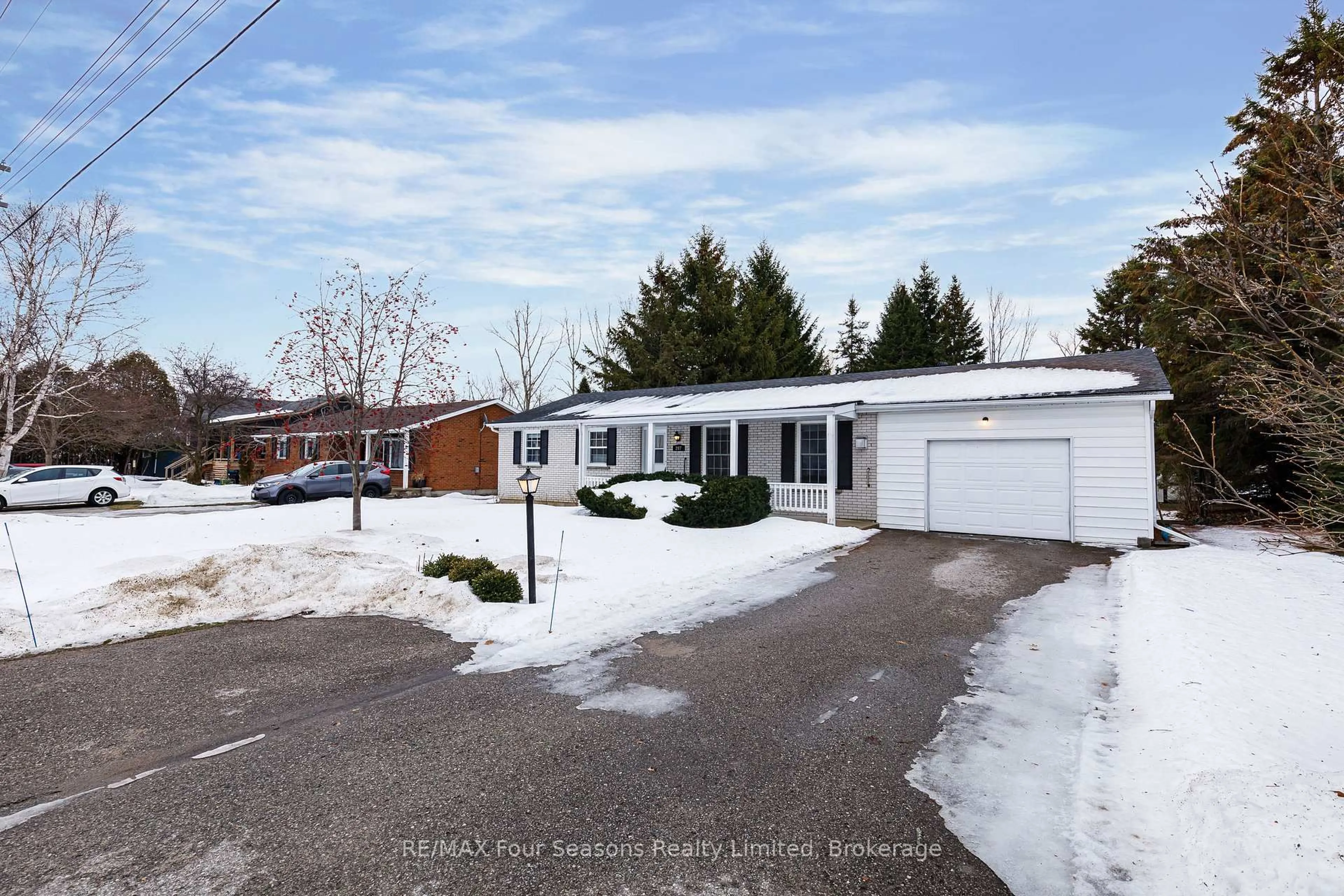 Unknown for 207 Christopher St, Clearview Ontario L0M 1S0