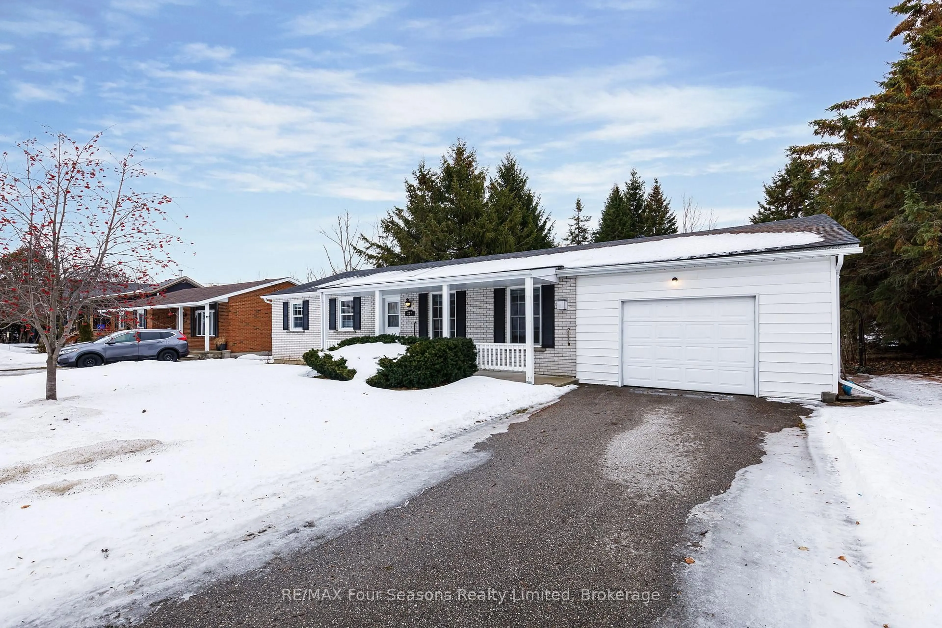 Unknown for 207 Christopher St, Clearview Ontario L0M 1S0