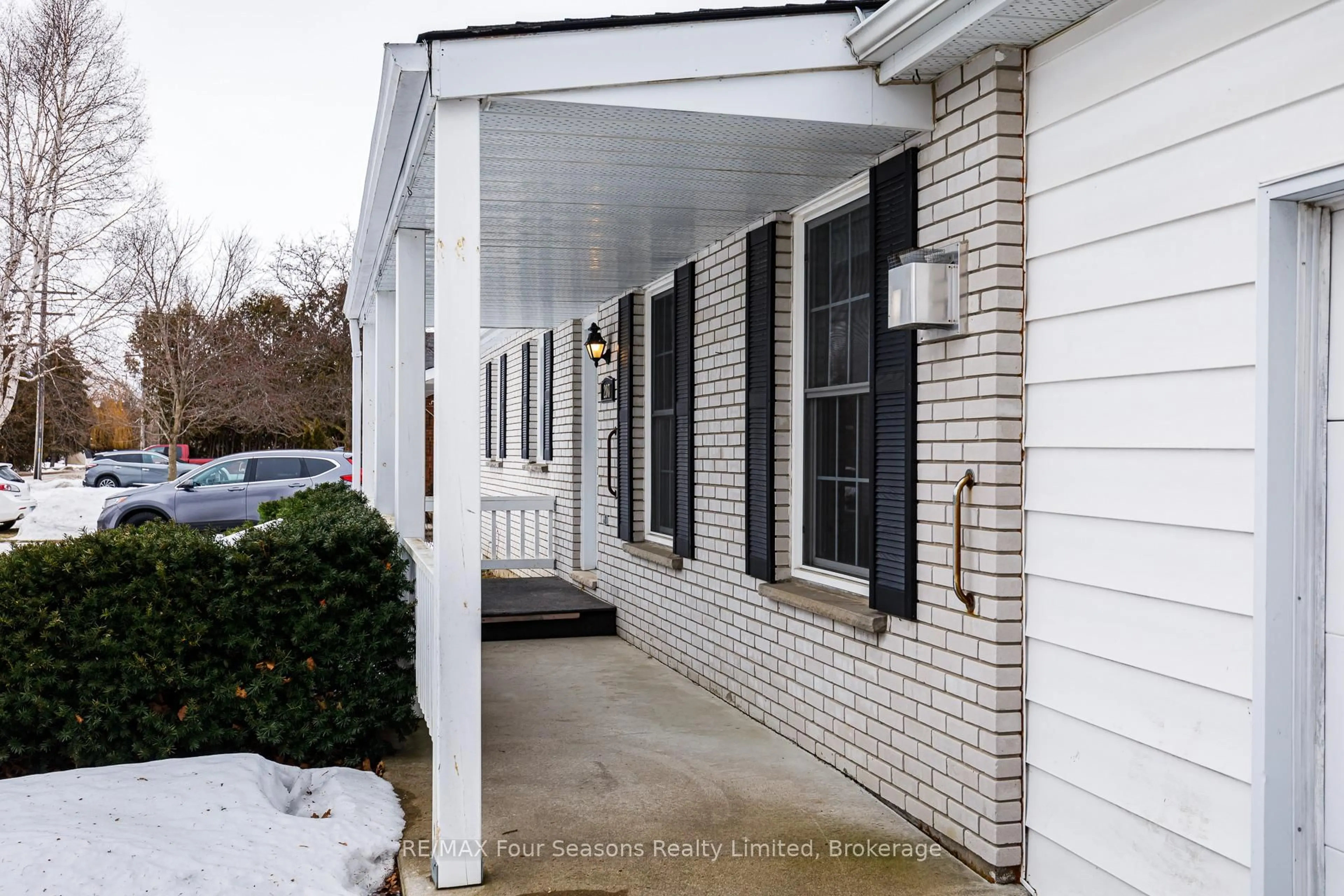 Unknown for 207 Christopher St, Clearview Ontario L0M 1S0