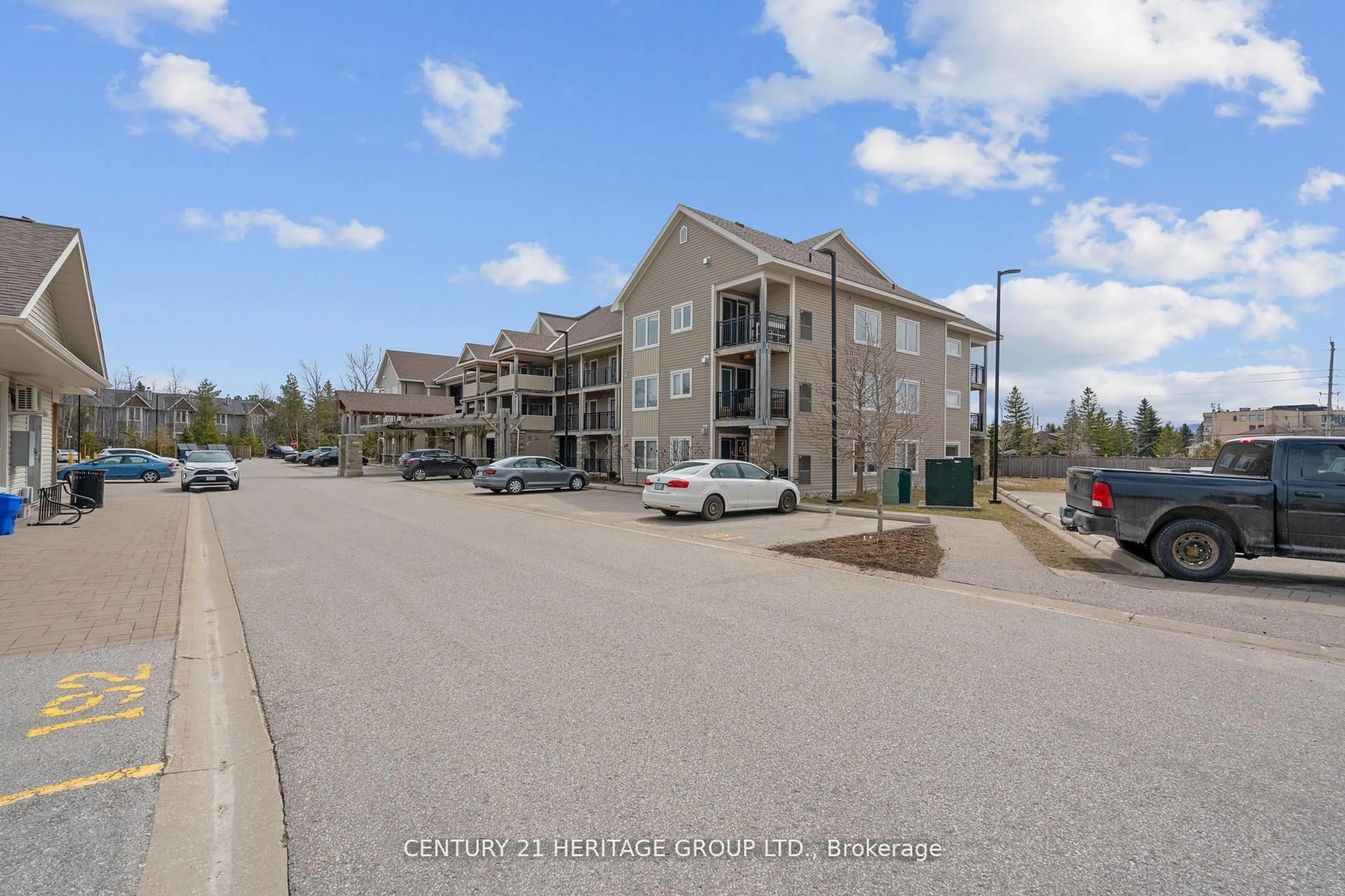 A pic from outside/outdoor area/front of a property/back of a property/a pic from drone, unknown for 2 Anchorage Cres #200, Collingwood Ontario L9Y 5C8