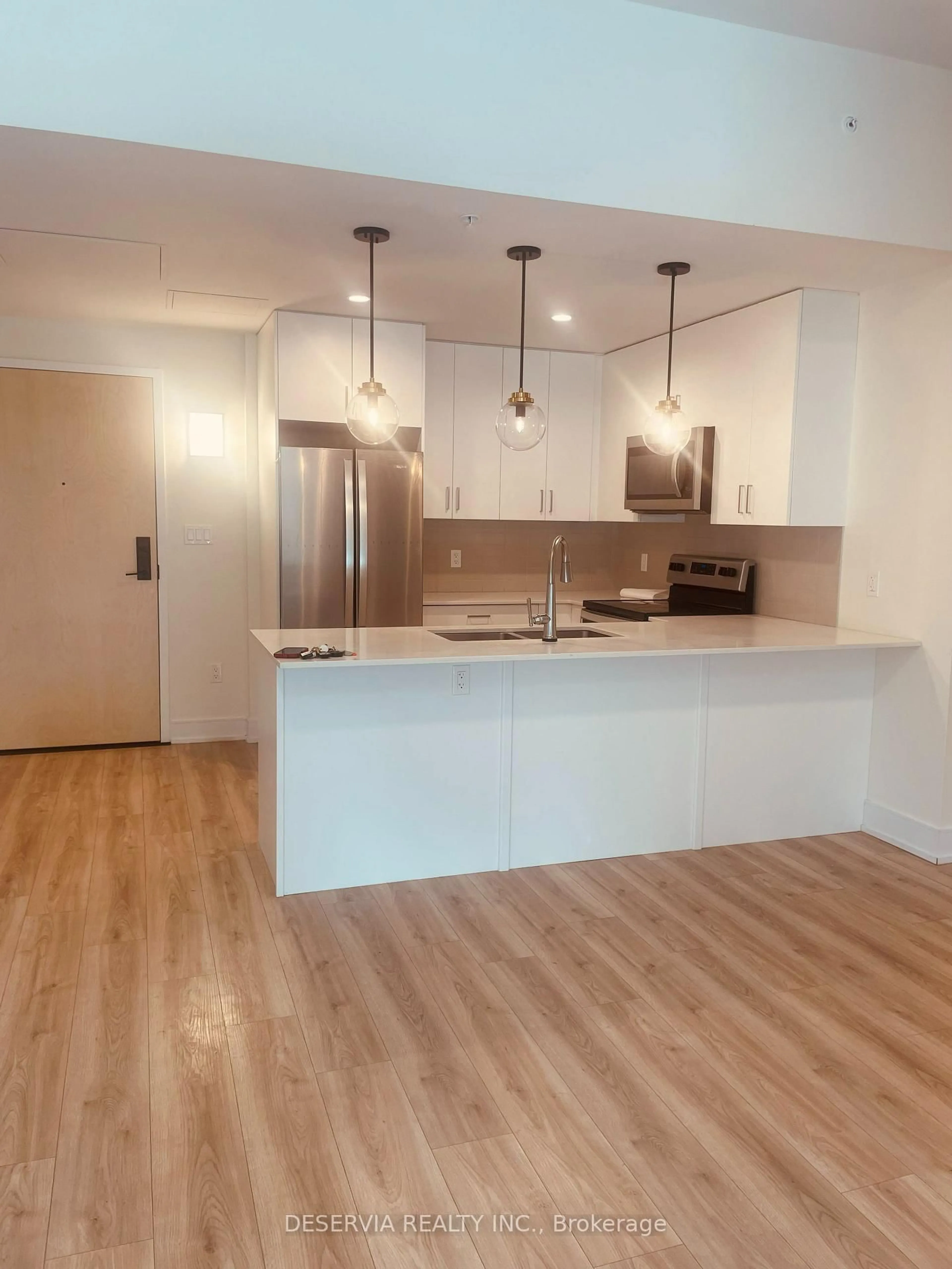 Open concept kitchen, wood/laminate floor for 121 Mary St #Unit 205, Clearview Ontario L0M 1G0