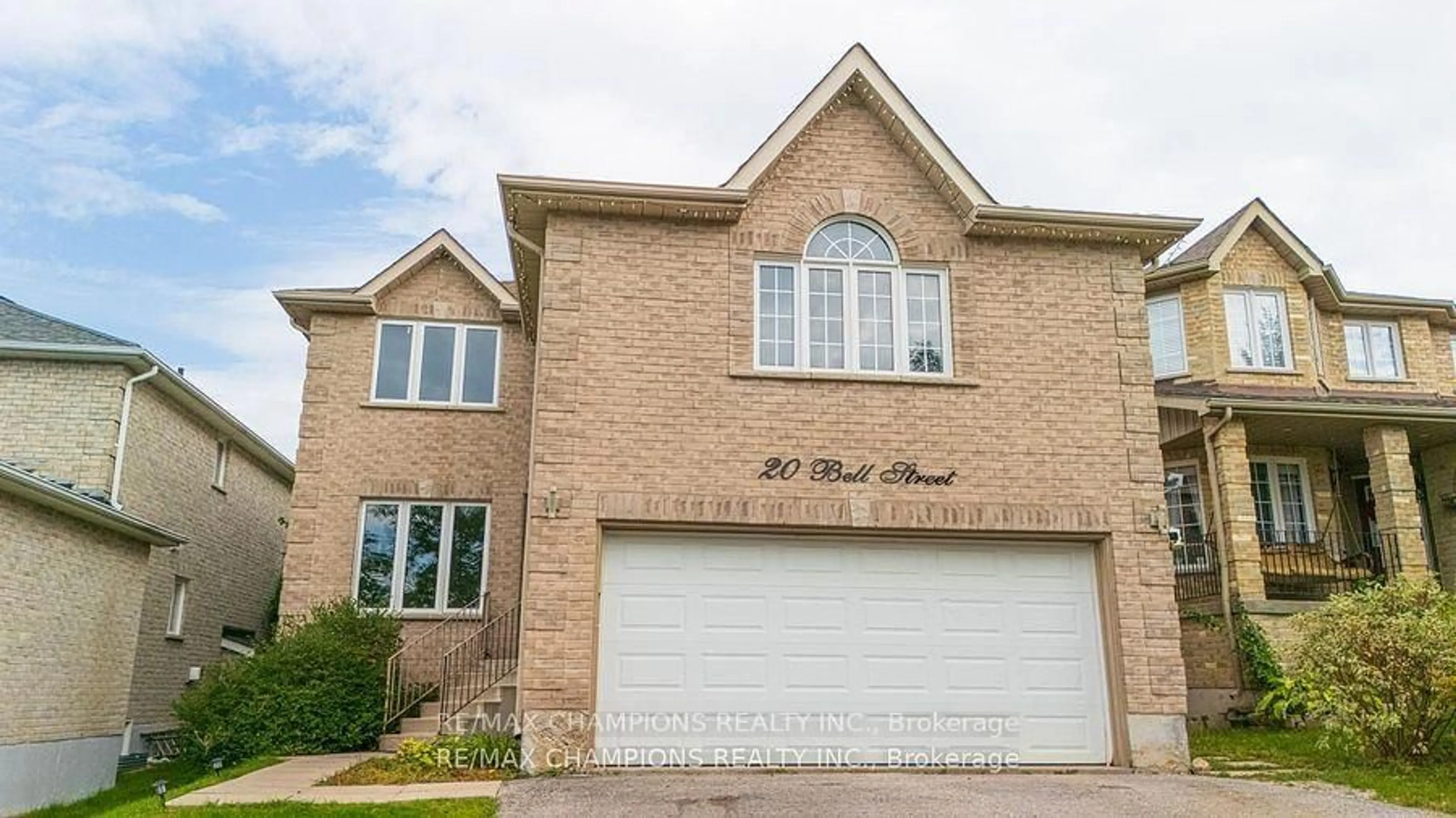 Home with brick exterior material, street for 20 Bell St, Barrie Ontario L4N 0J2