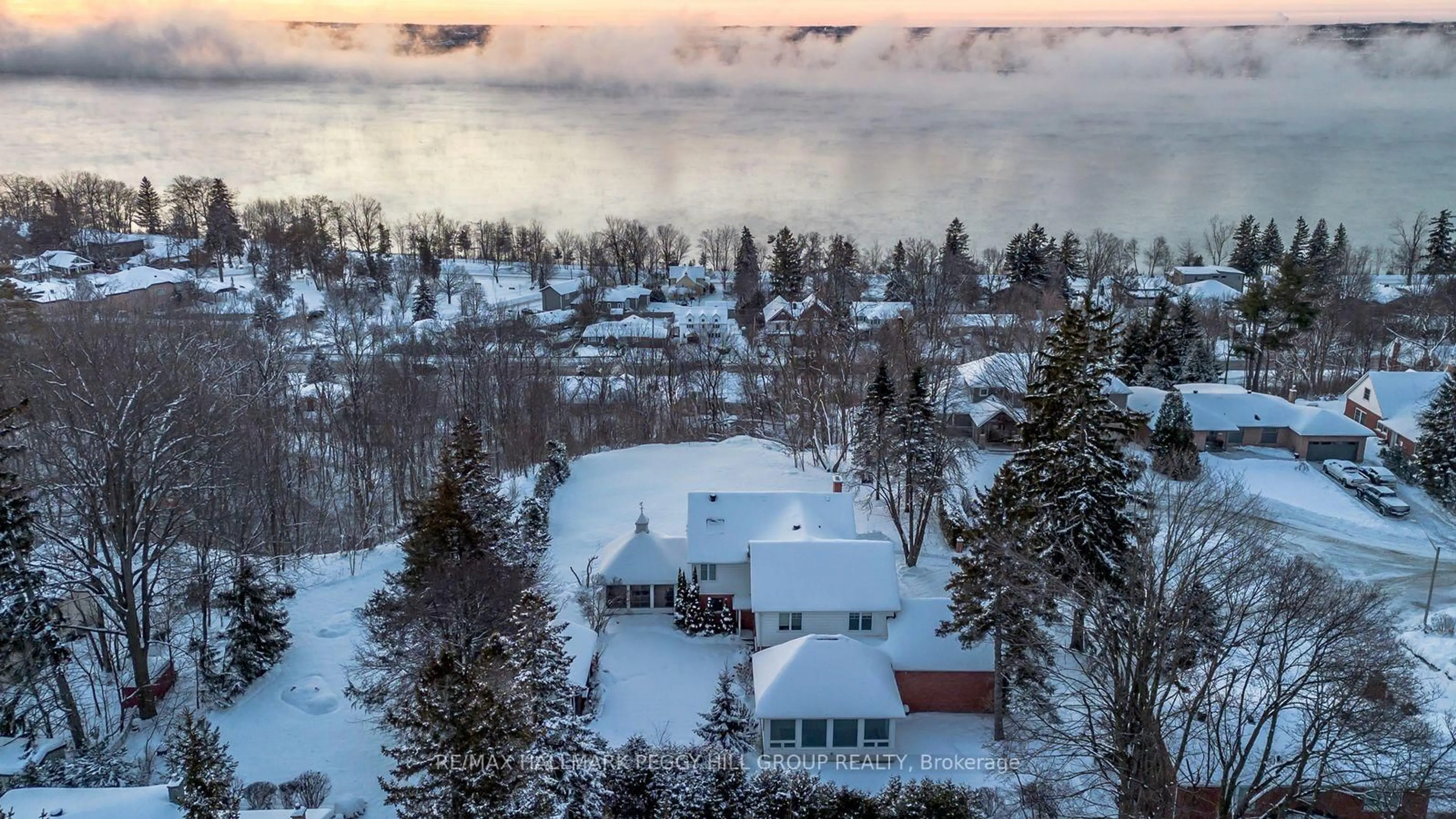 A pic from outside/outdoor area/front of a property/back of a property/a pic from drone, mountain view for 150 Collingwood St, Barrie Ontario L4M 5M3