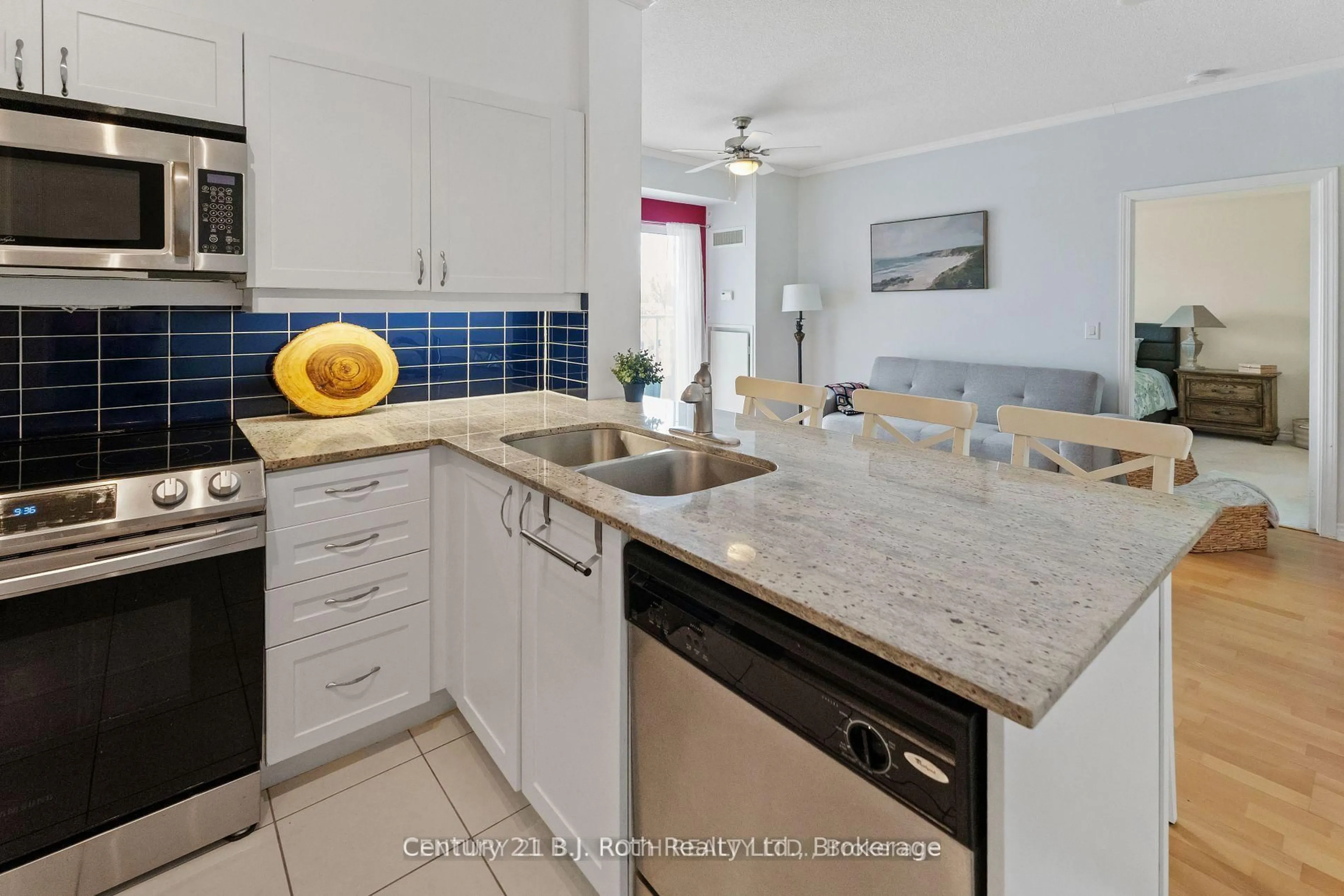 Standard kitchen, ceramic/tile floor for 354 Atherley Rd #211, Orillia Ontario L3V 0B8