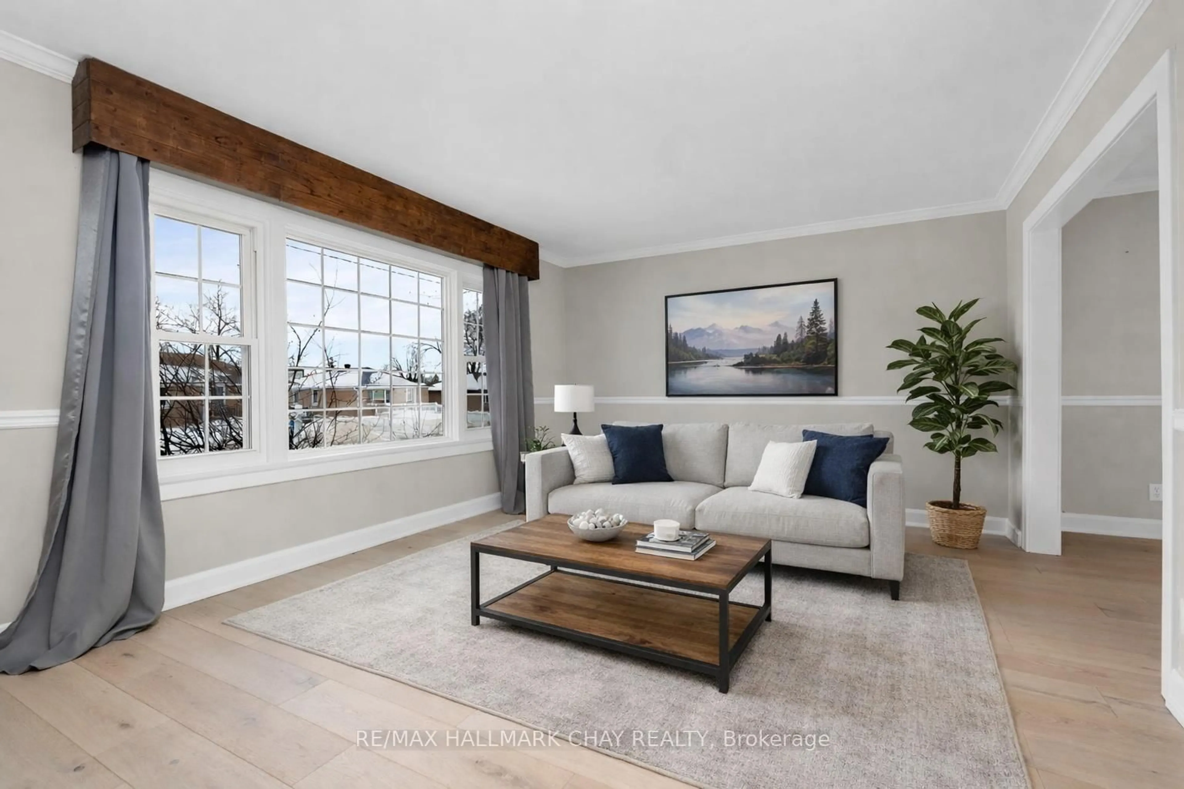 Living room with furniture, unknown for 50 Newton St, Barrie Ontario L4M 3N5