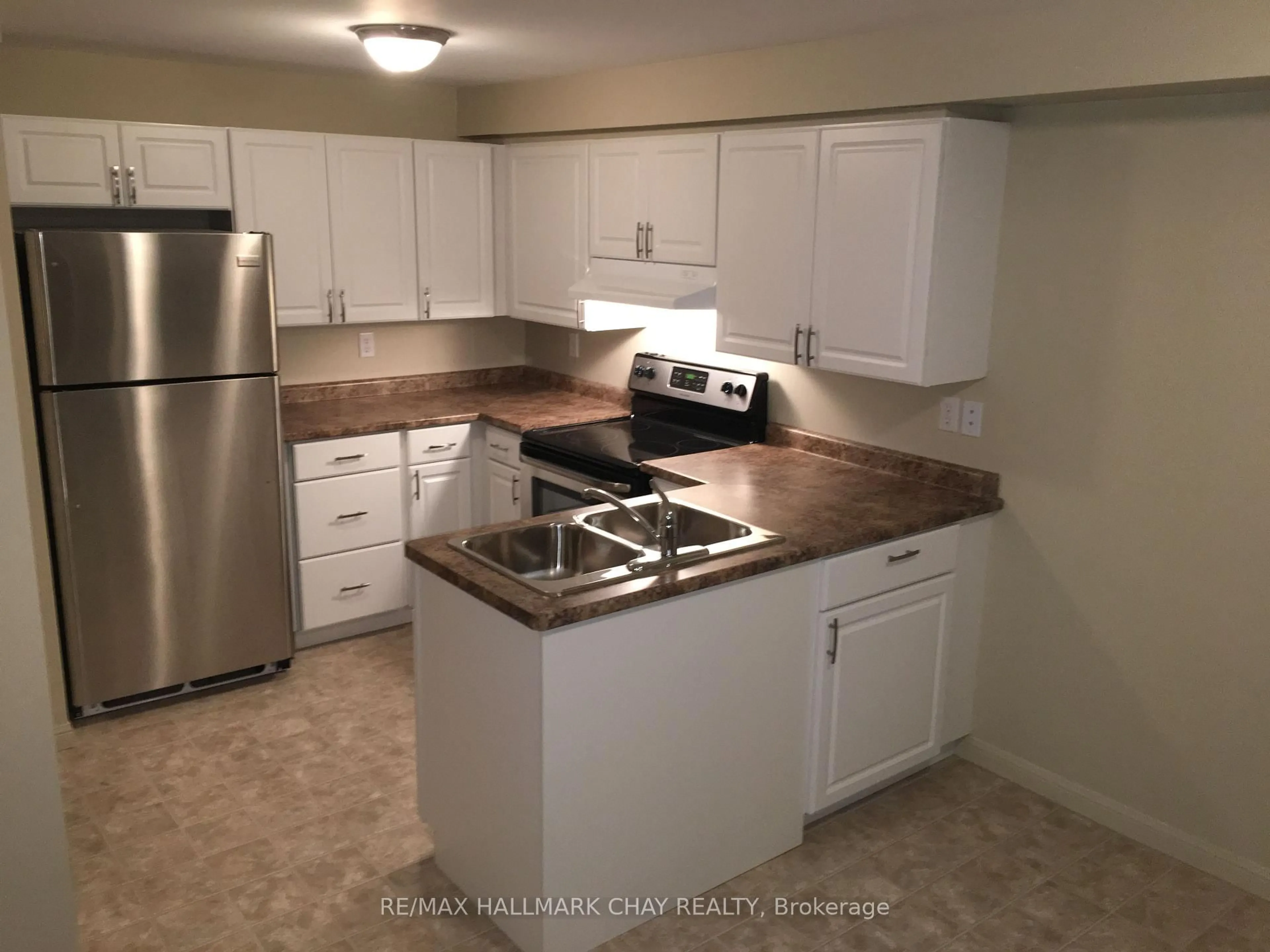 Standard kitchen, unknown for 141 Black Cherry Cres, Barrie Ontario L4N 9L1