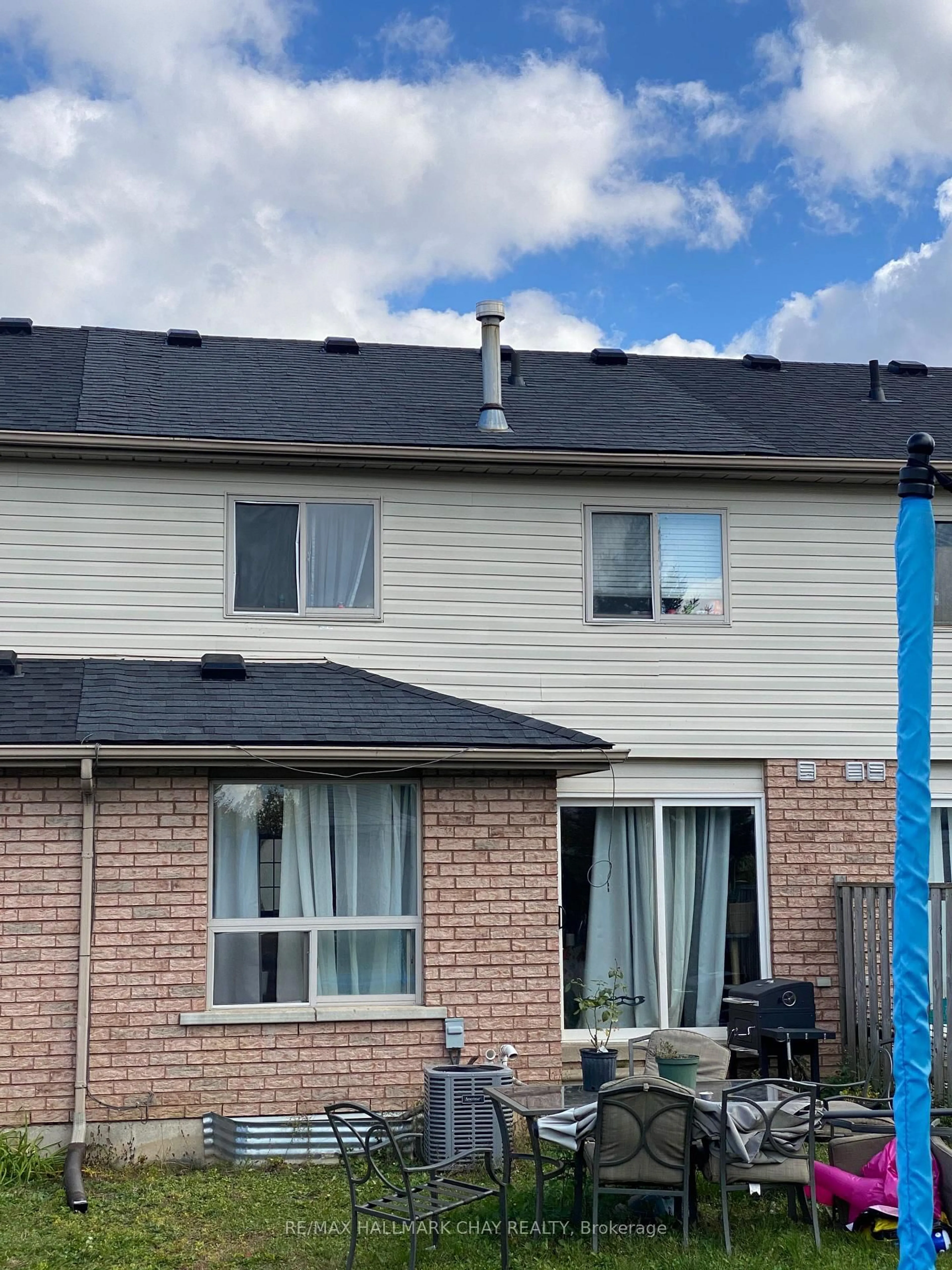 Home with vinyl exterior material, street for 141 Black Cherry Cres, Barrie Ontario L4N 9L1
