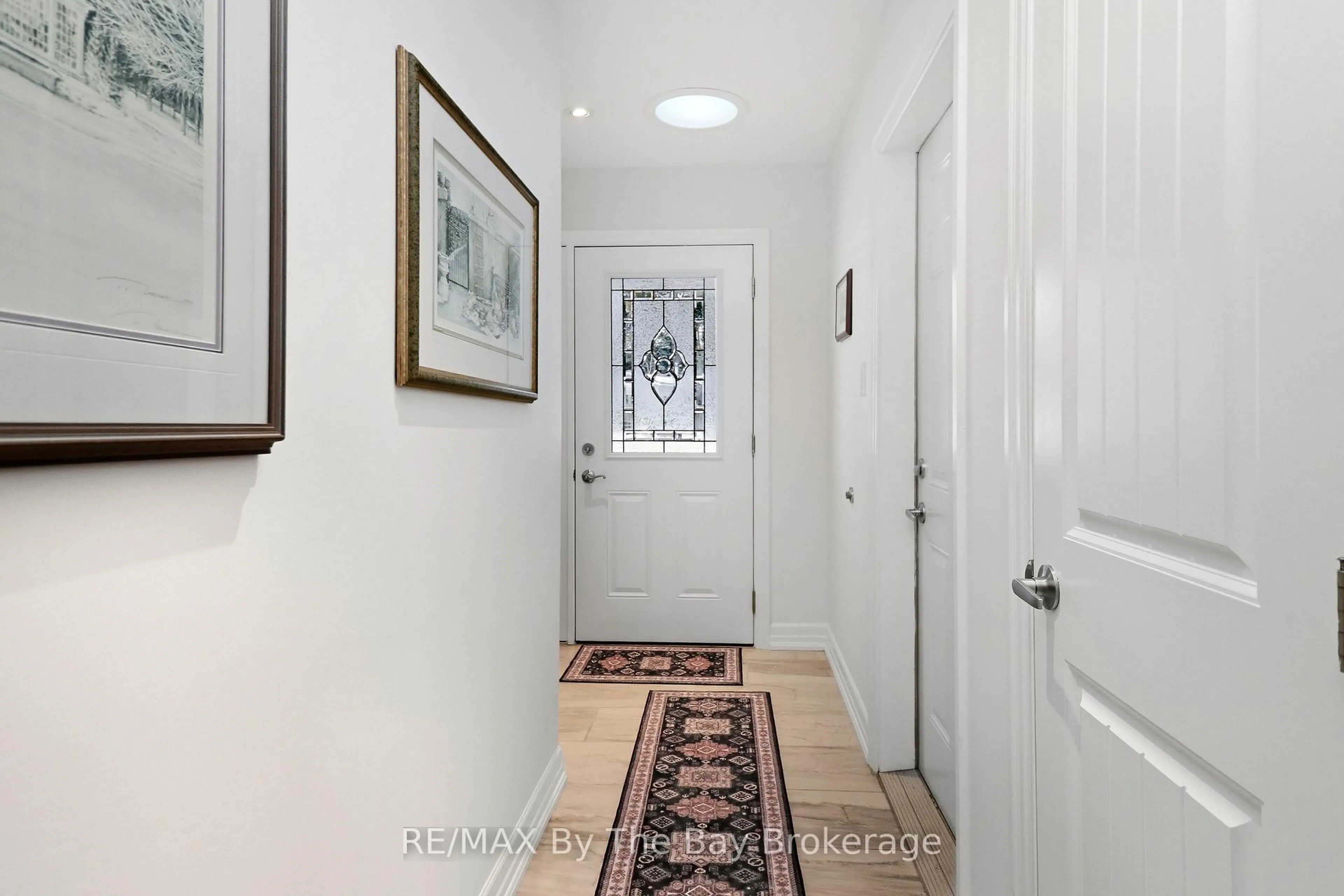 Indoor entryway for 39 Greenway Dr, Wasaga Beach Ontario L9Z 0E6