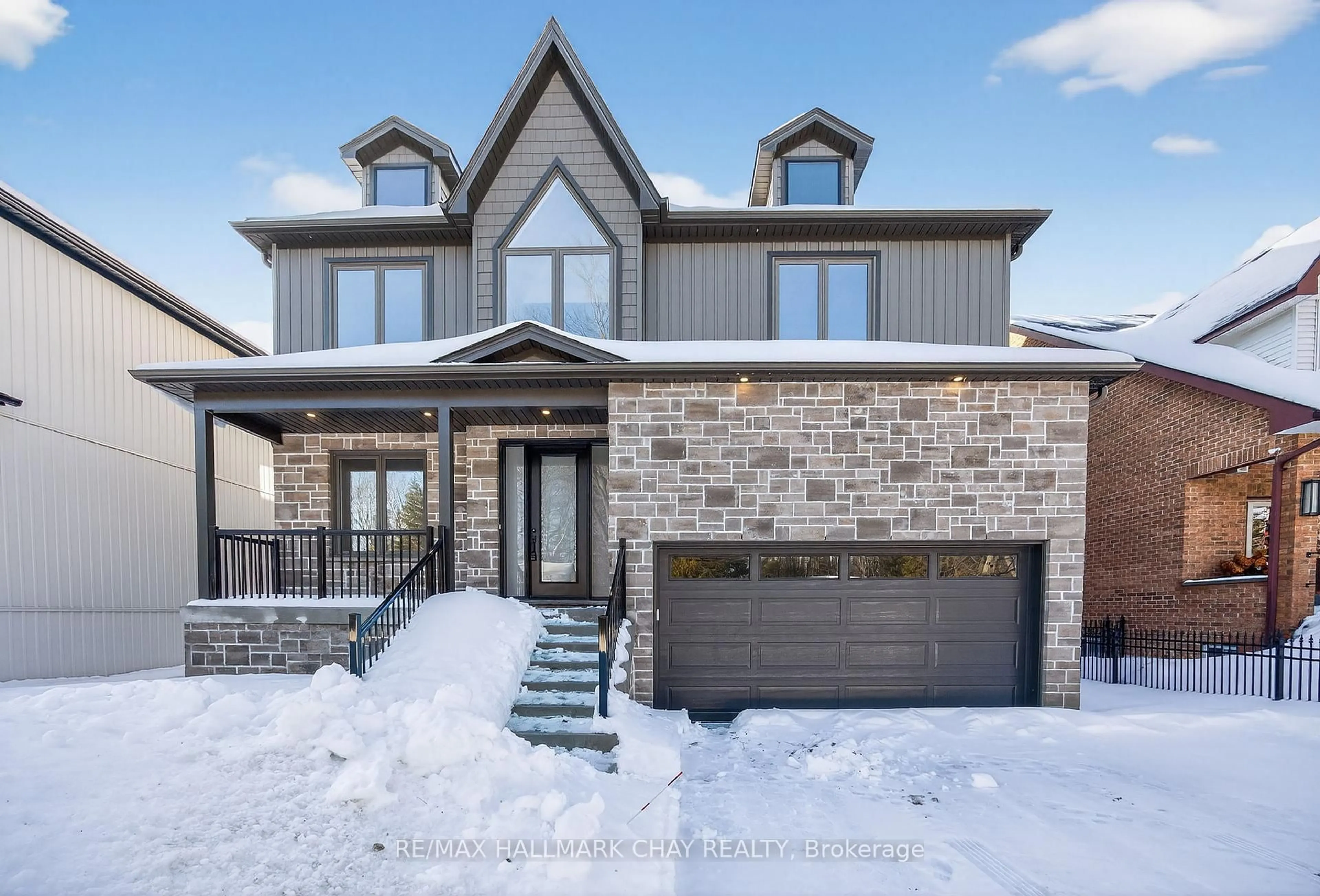 Home with brick exterior material, street for 86 37th St, Wasaga Beach Ontario L9Z 2B5