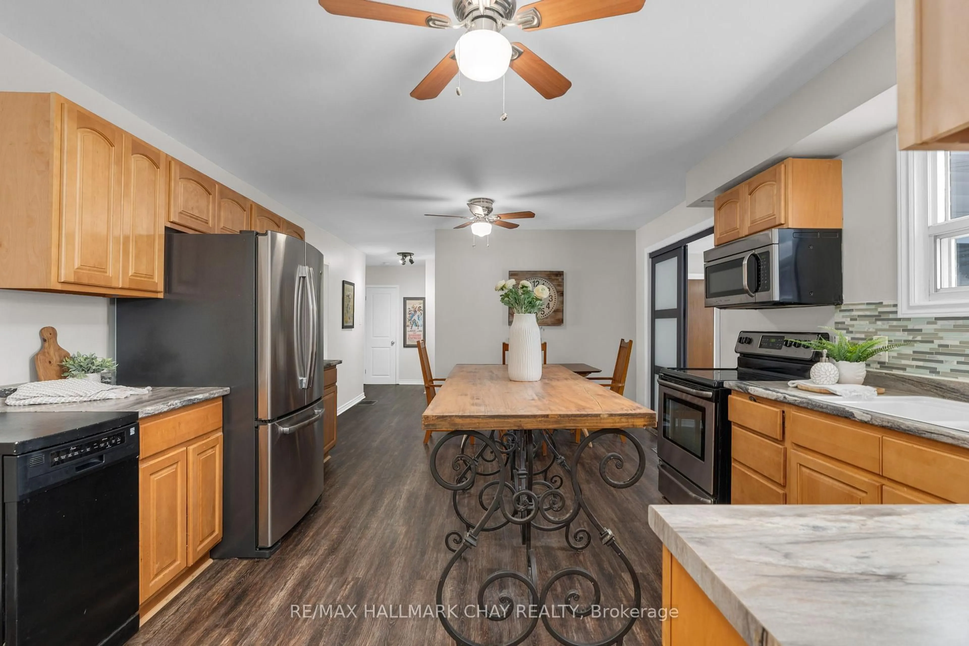 Open concept kitchen, unknown for 232 Superior St, Clearview Ontario L0M 1S0