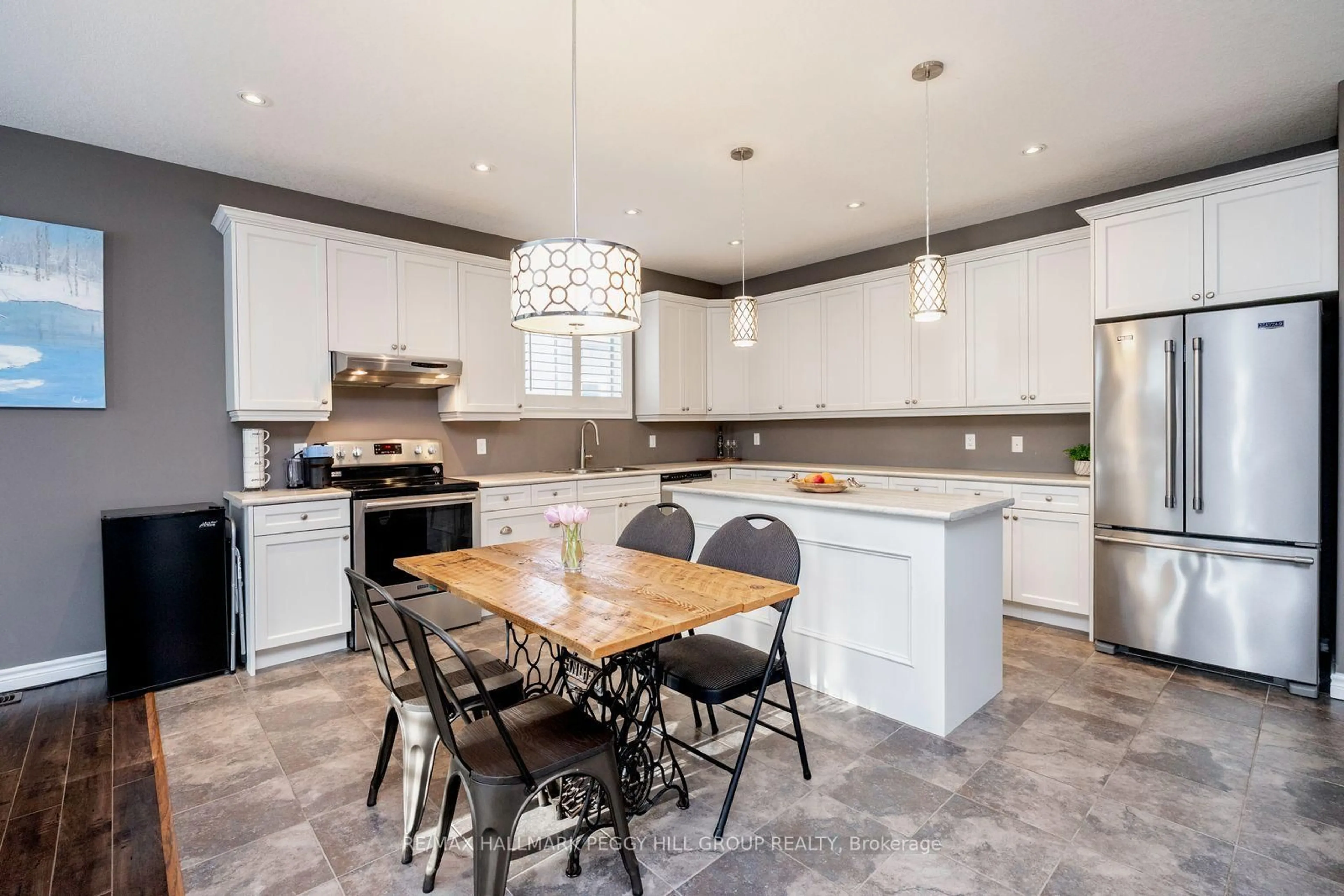 Open concept kitchen, ceramic/tile floor for 9 Northgate Rd, Wasaga Beach Ontario L9Z 2N7