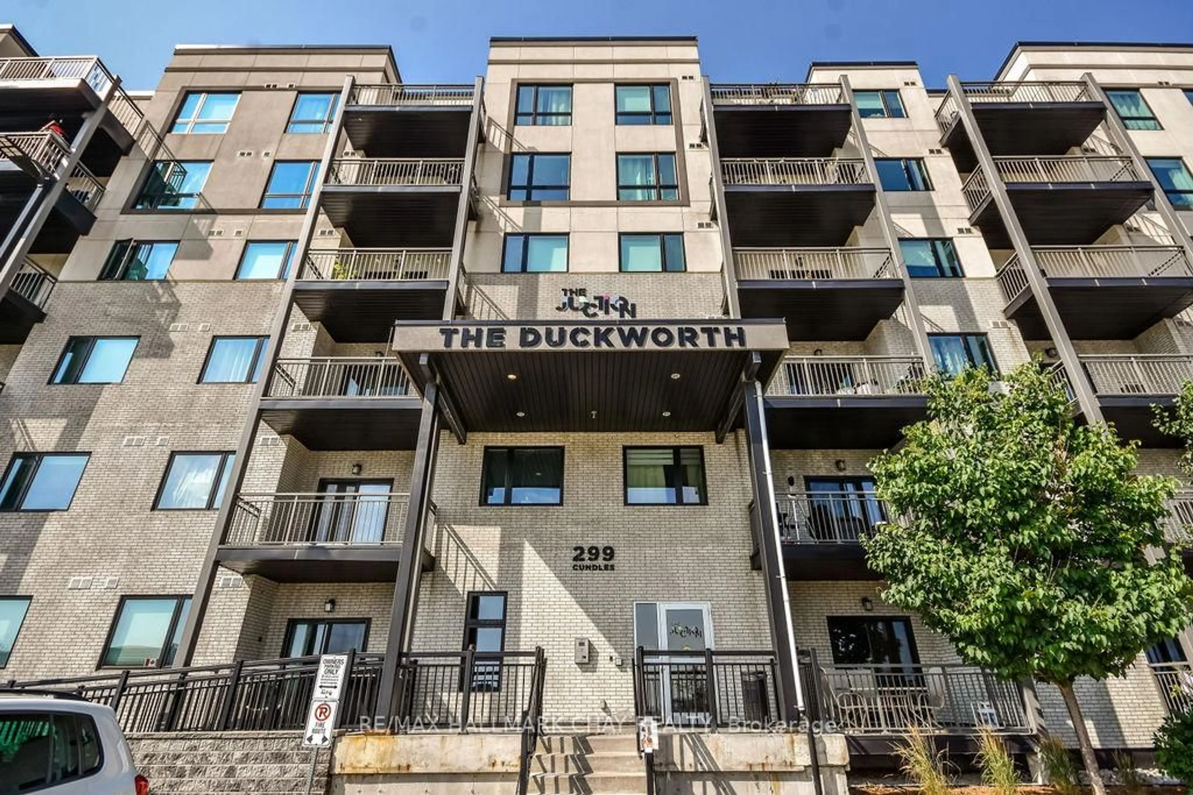 Patio, building for 299 Cundles Rd #507, Barrie Ontario L4M 0K9