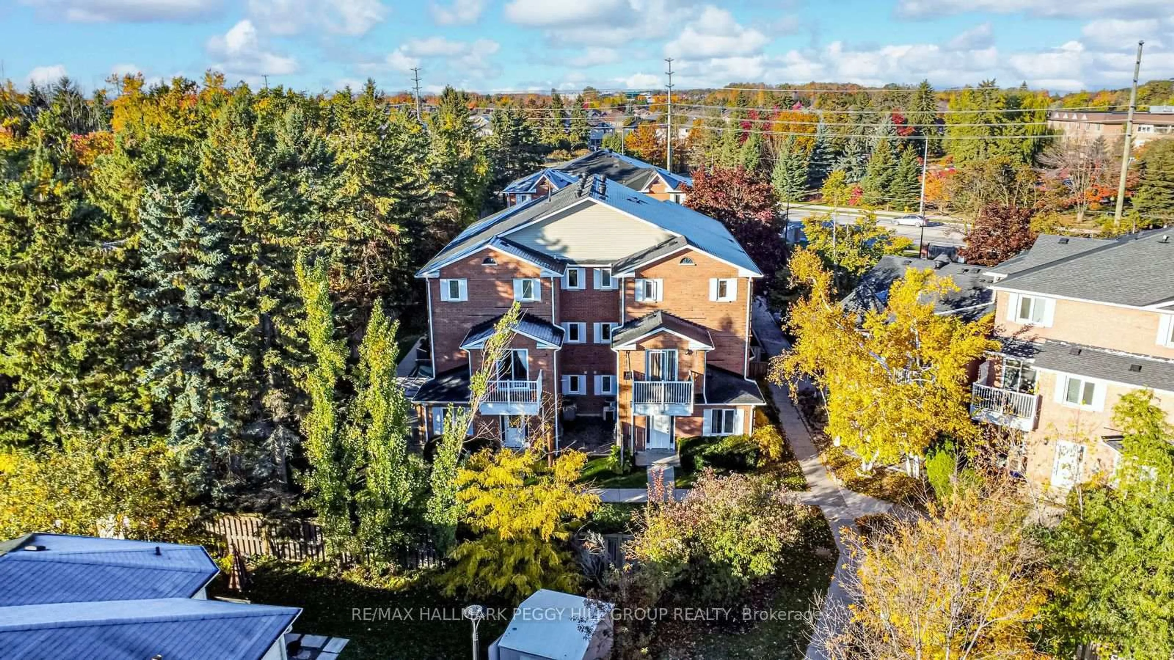 A pic from outside/outdoor area/front of a property/back of a property/a pic from drone, unknown for 508 Essa Rd #52, Barrie Ontario L4N 7L5