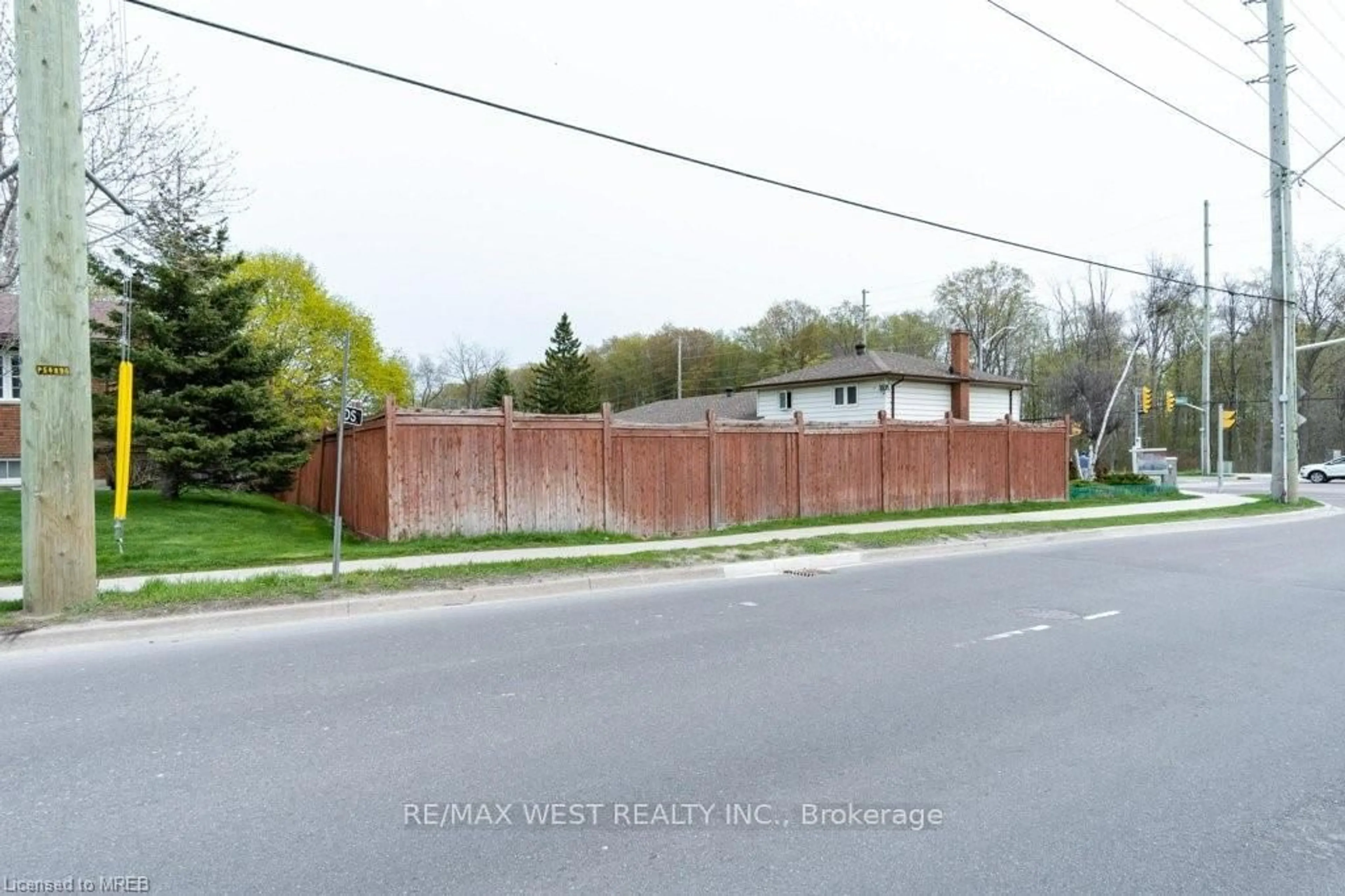 Blurry image for 146 Harvie Rd, Barrie Ontario L4N 9E3