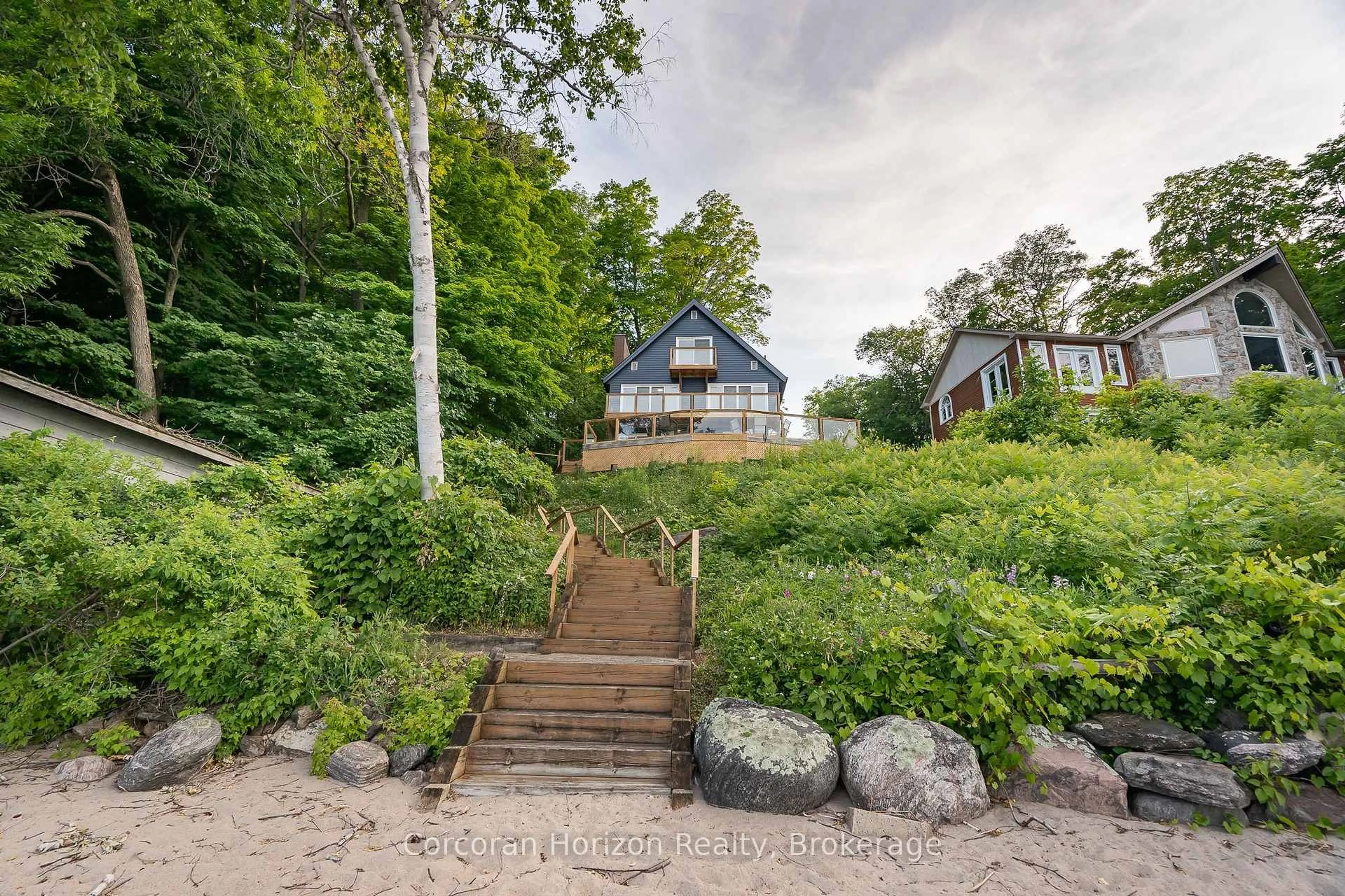 A pic from outside/outdoor area/front of a property/back of a property/a pic from drone, water/lake/river/ocean view for 77 MCARTHUR Dr, Penetanguishene Ontario L9M 1X3