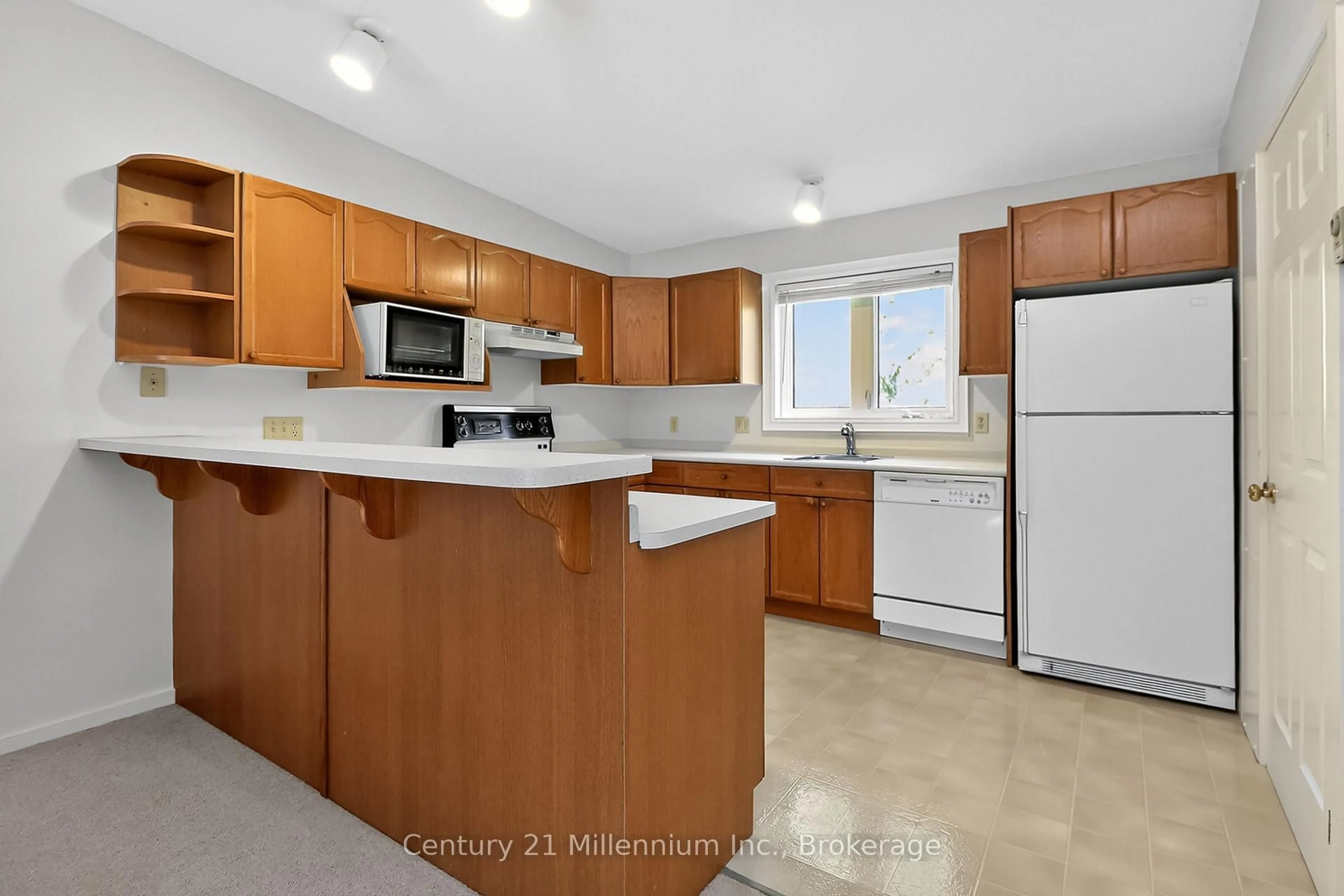 Standard kitchen, ceramic/tile floor for 524 Oxbow Cres, Collingwood Ontario L9Y 5B4