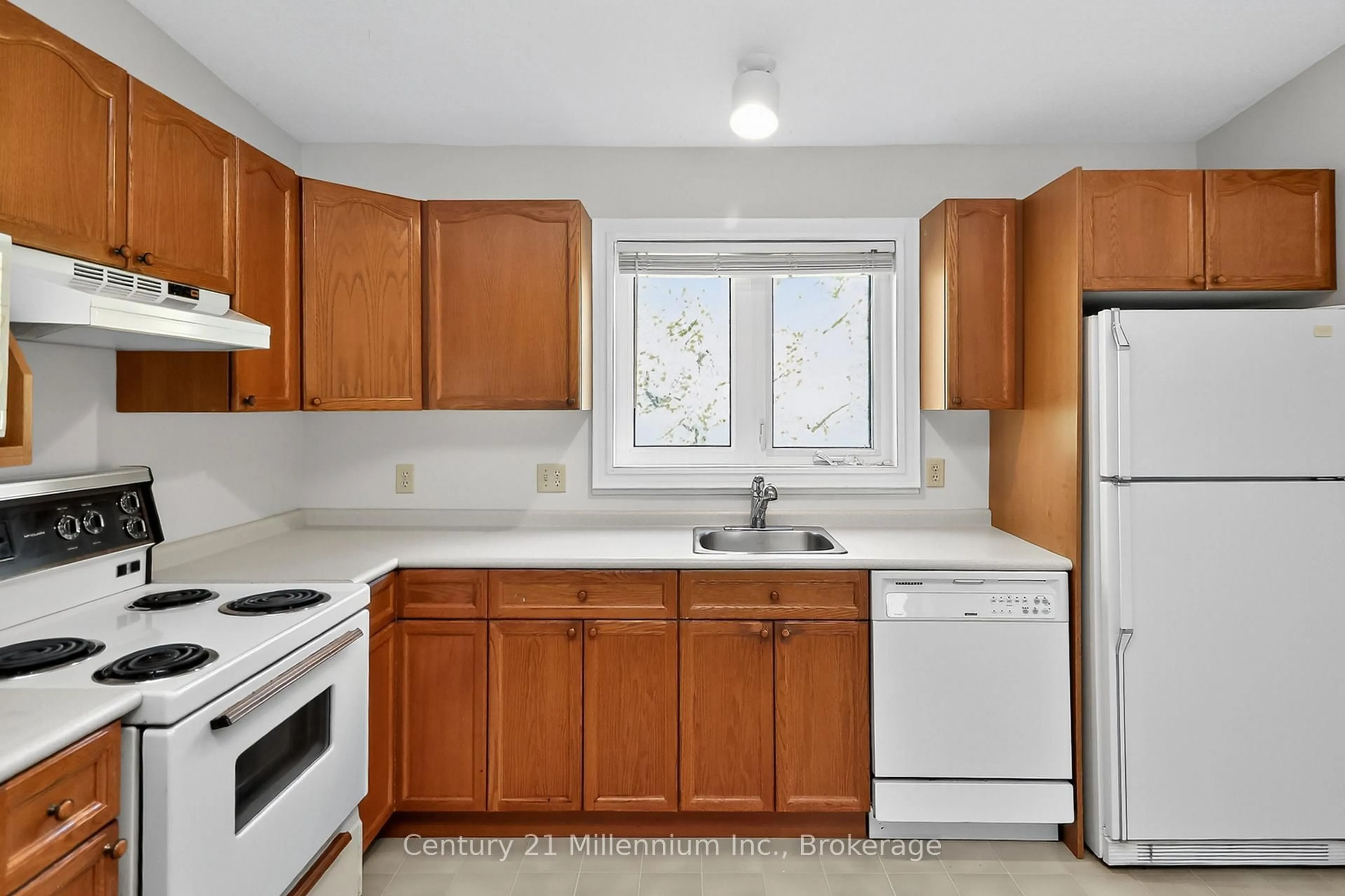 Standard kitchen, unknown for 524 Oxbow Cres, Collingwood Ontario L9Y 5B4
