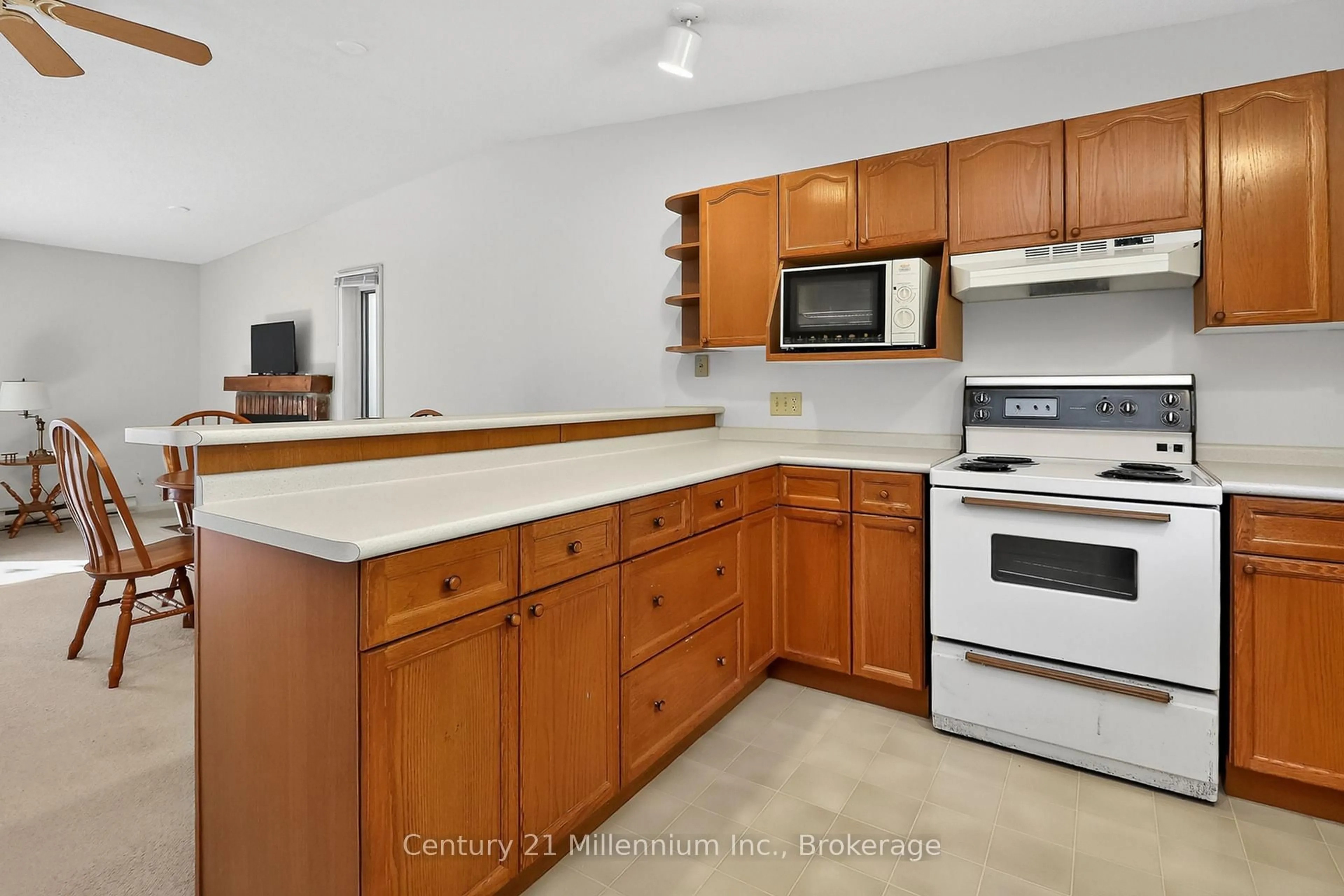 Standard kitchen, ceramic/tile floor for 524 Oxbow Cres, Collingwood Ontario L9Y 5B4