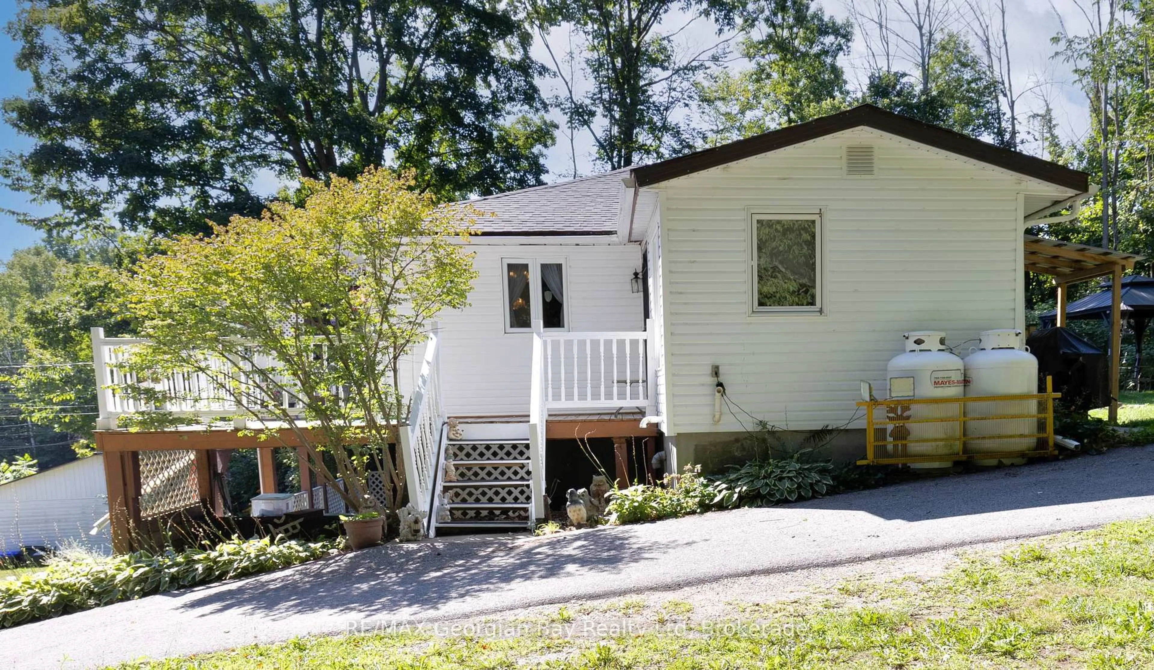 Home with vinyl exterior material, street for 426 David Ave, Tay Ontario L0K 1R0