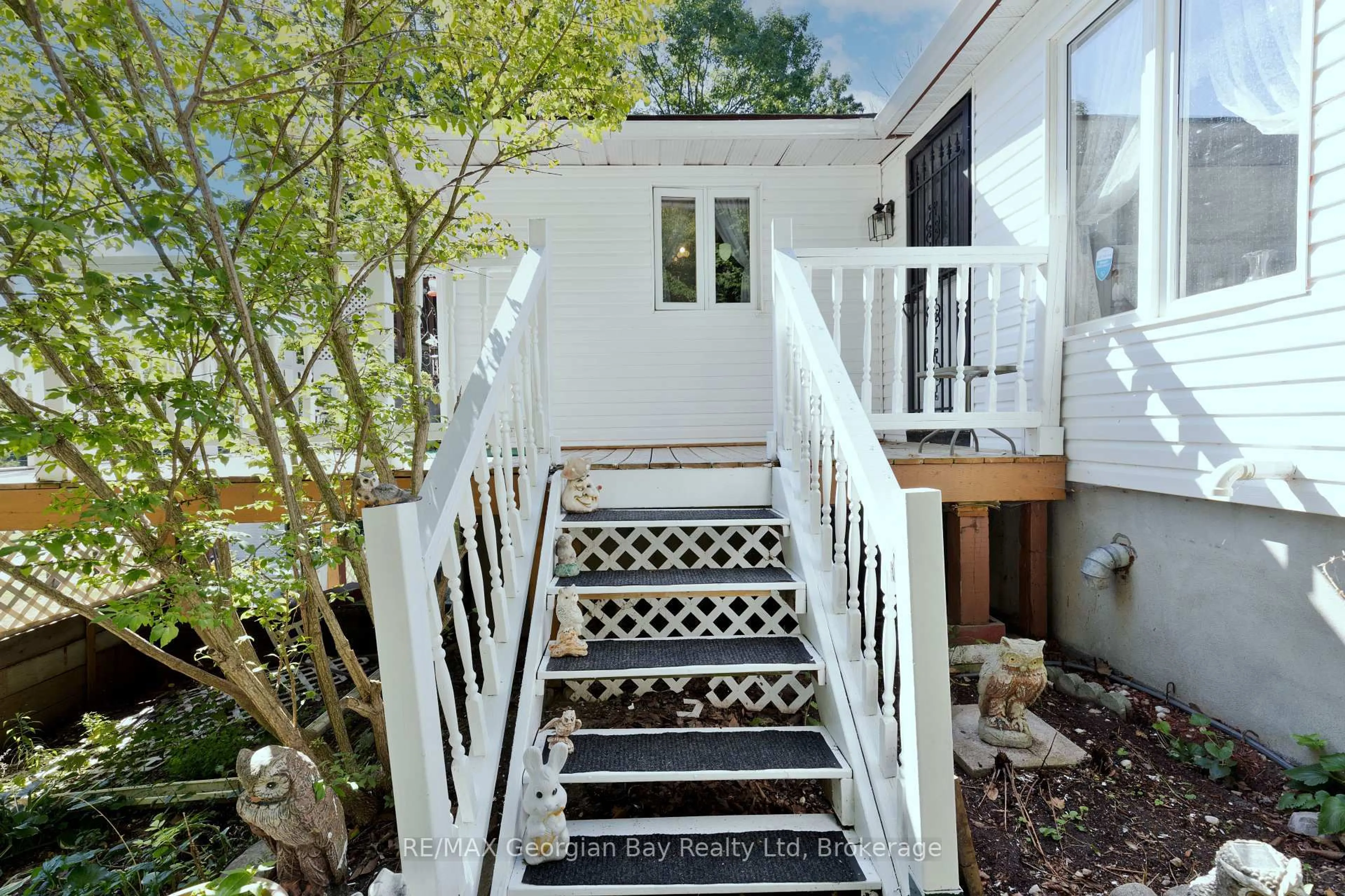 Stairs for 426 David Ave, Tay Ontario L0K 1R0