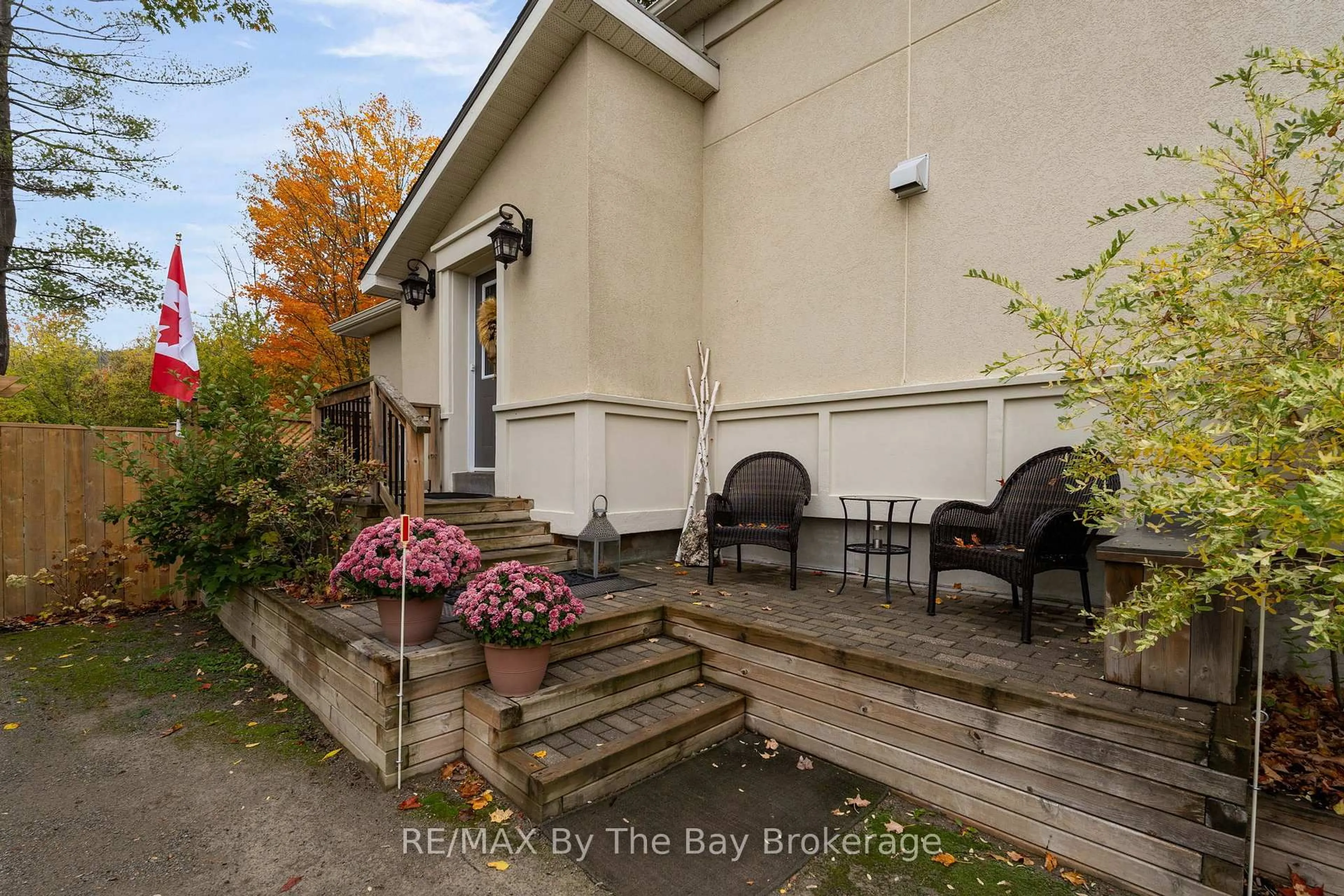 Patio, street for 206 Centennial Dr, Midland Ontario L4R 5J4