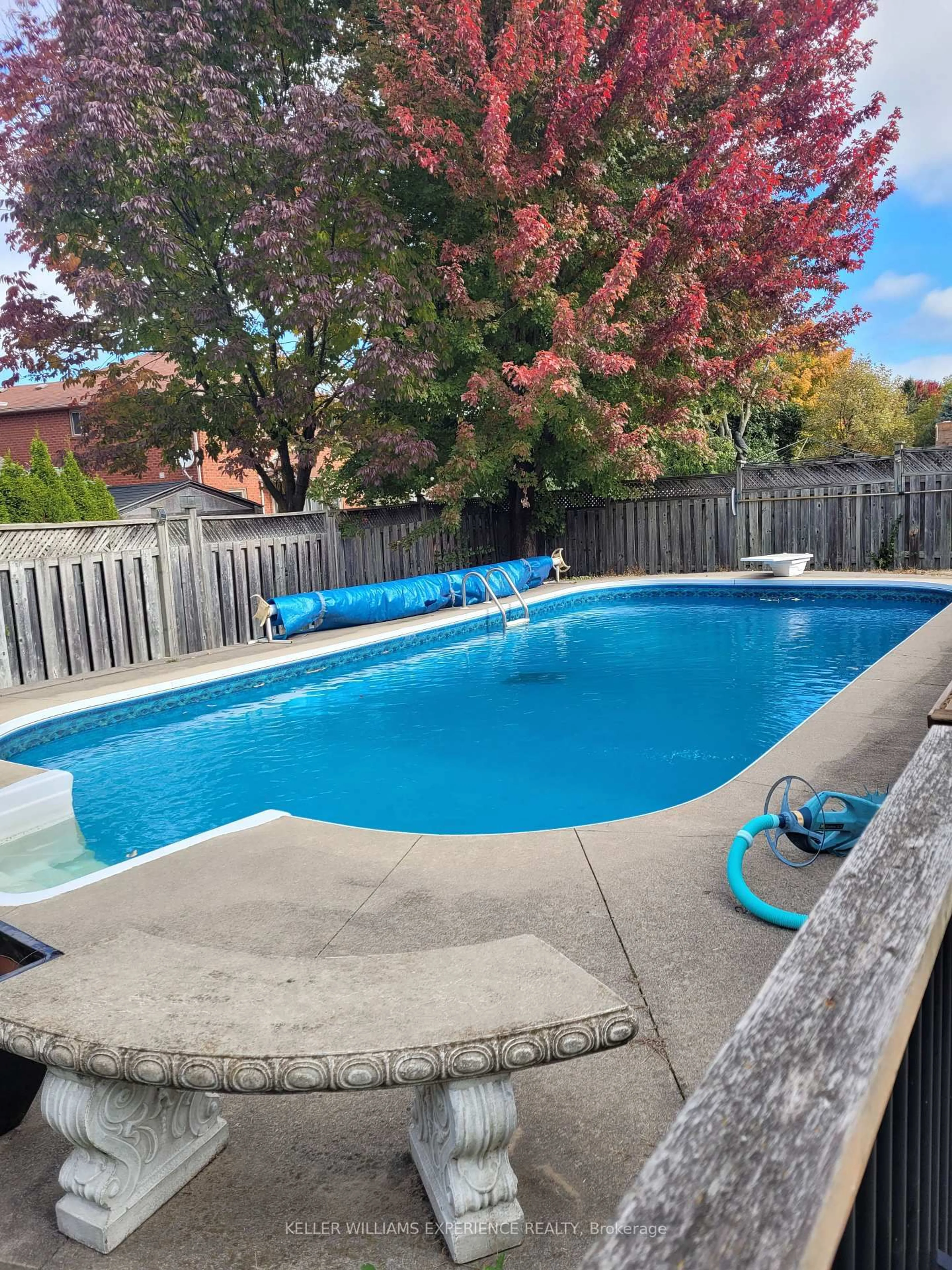 Pool for 132 James St, Barrie Ontario L4N 6X9