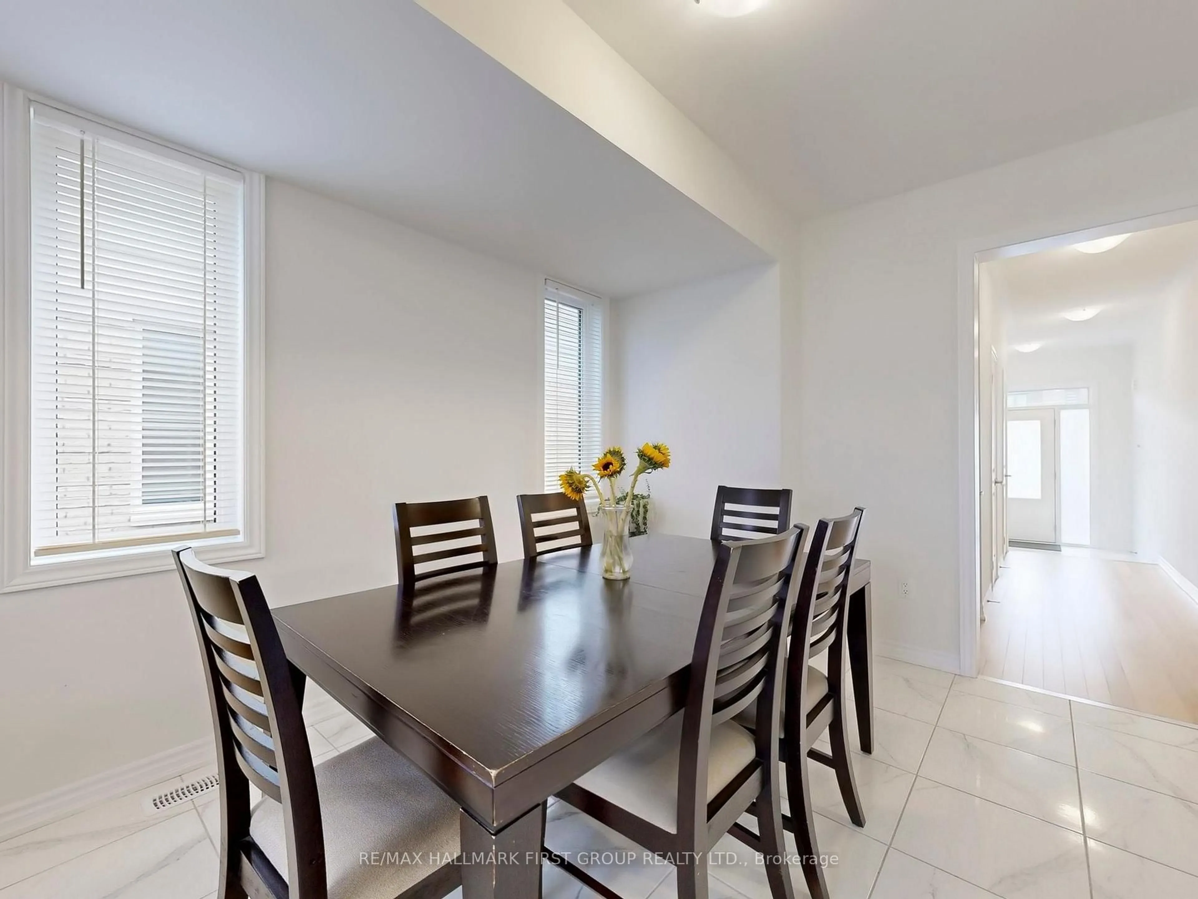 Dining room, unknown for 18 Ludlow Dr, Barrie Ontario L9J 0L8