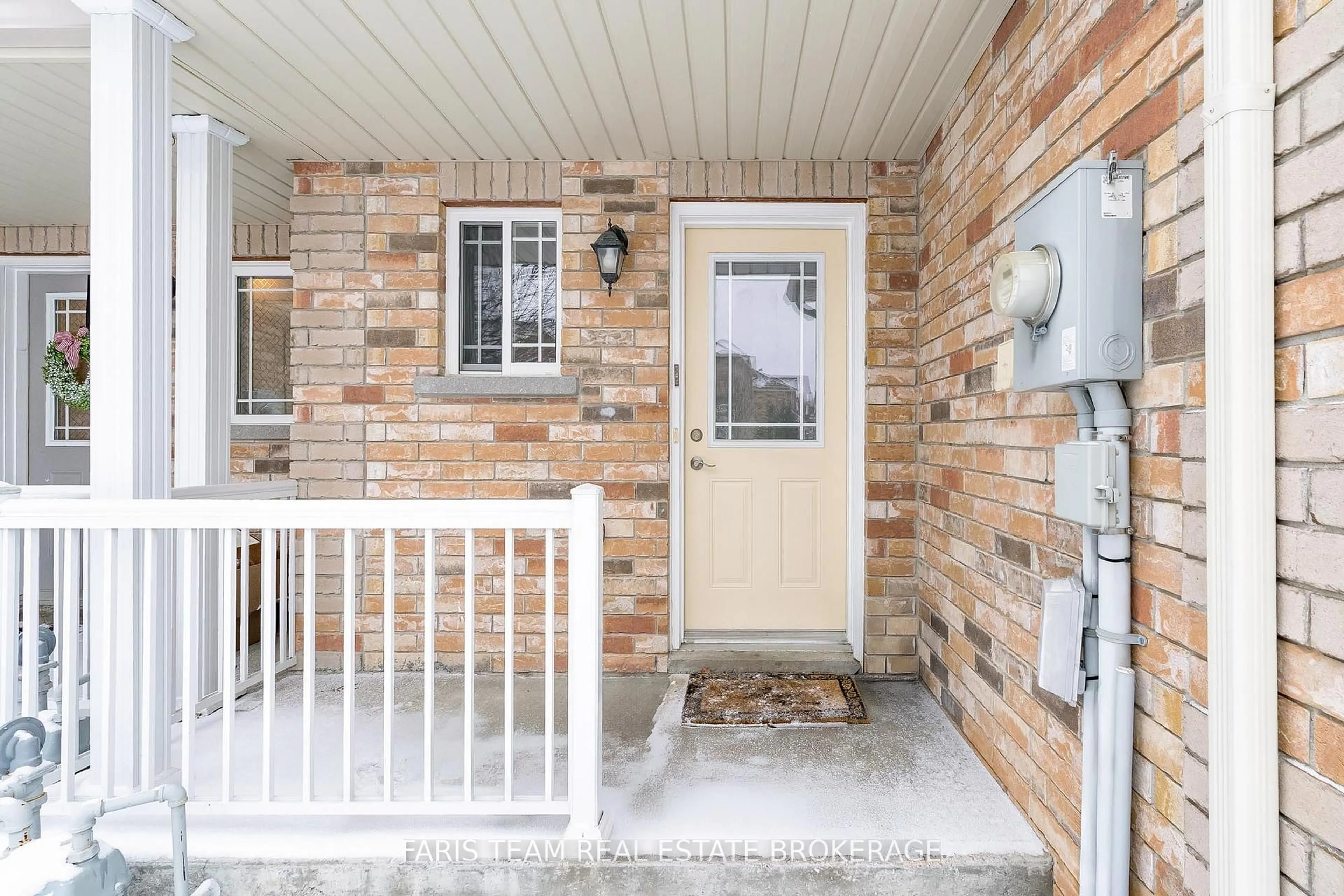 Indoor entryway for 37 Southwoods Cres, Barrie Ontario L4N 9P8