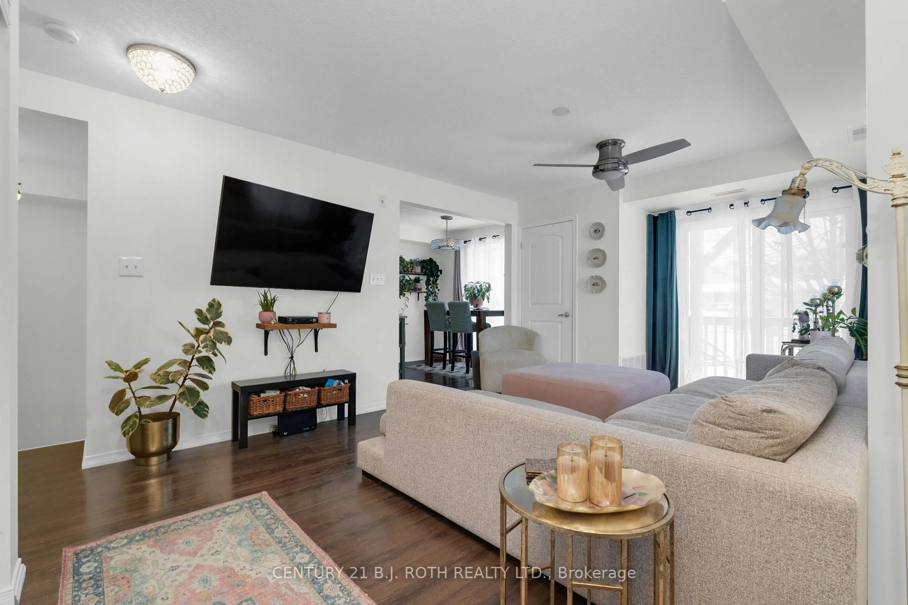 Living room with furniture, unknown for 19 Cheltenham Rd #4, Barrie Ontario L4M 0E7