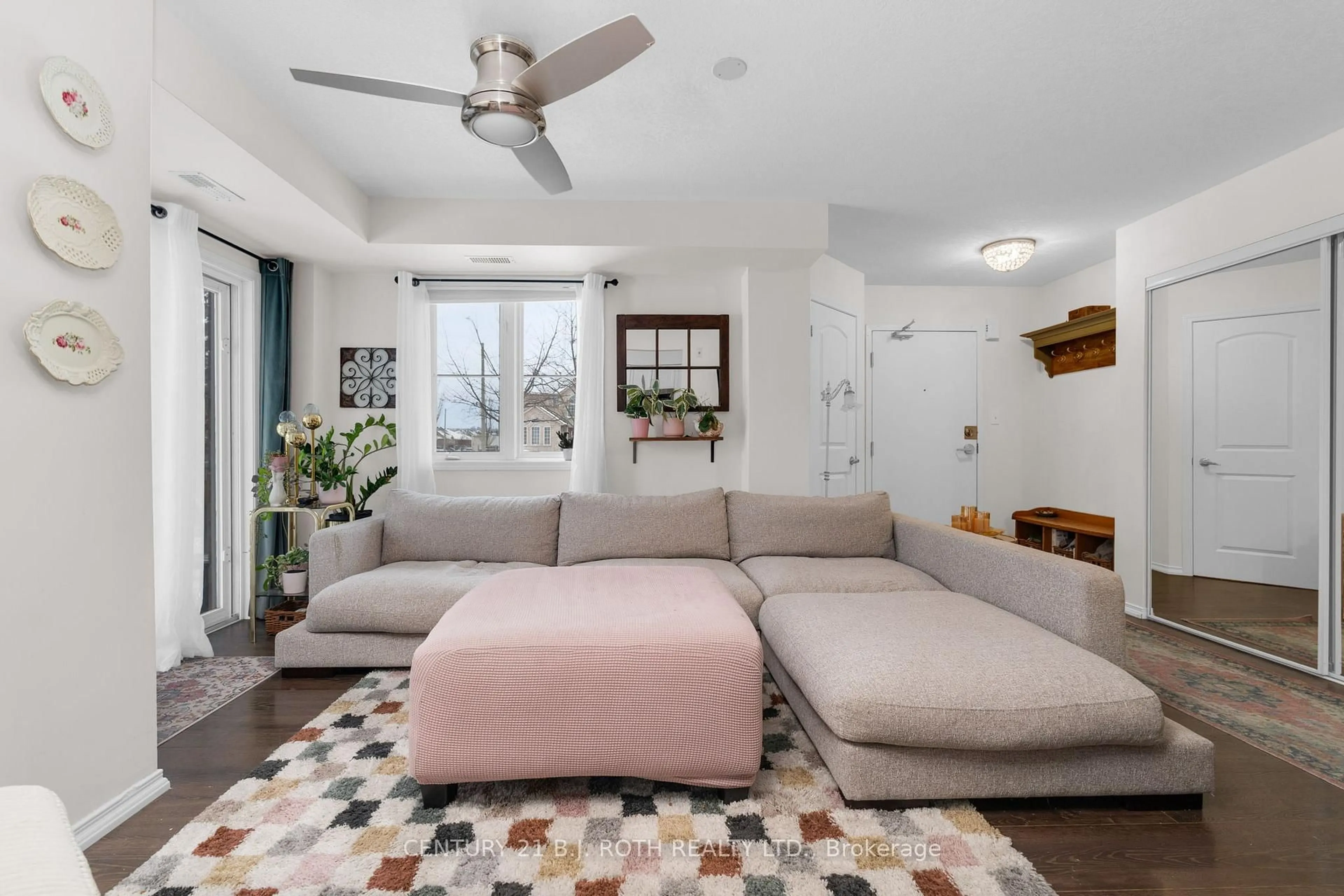 Living room with furniture, unknown for 19 Cheltenham Rd #4, Barrie Ontario L4M 0E7