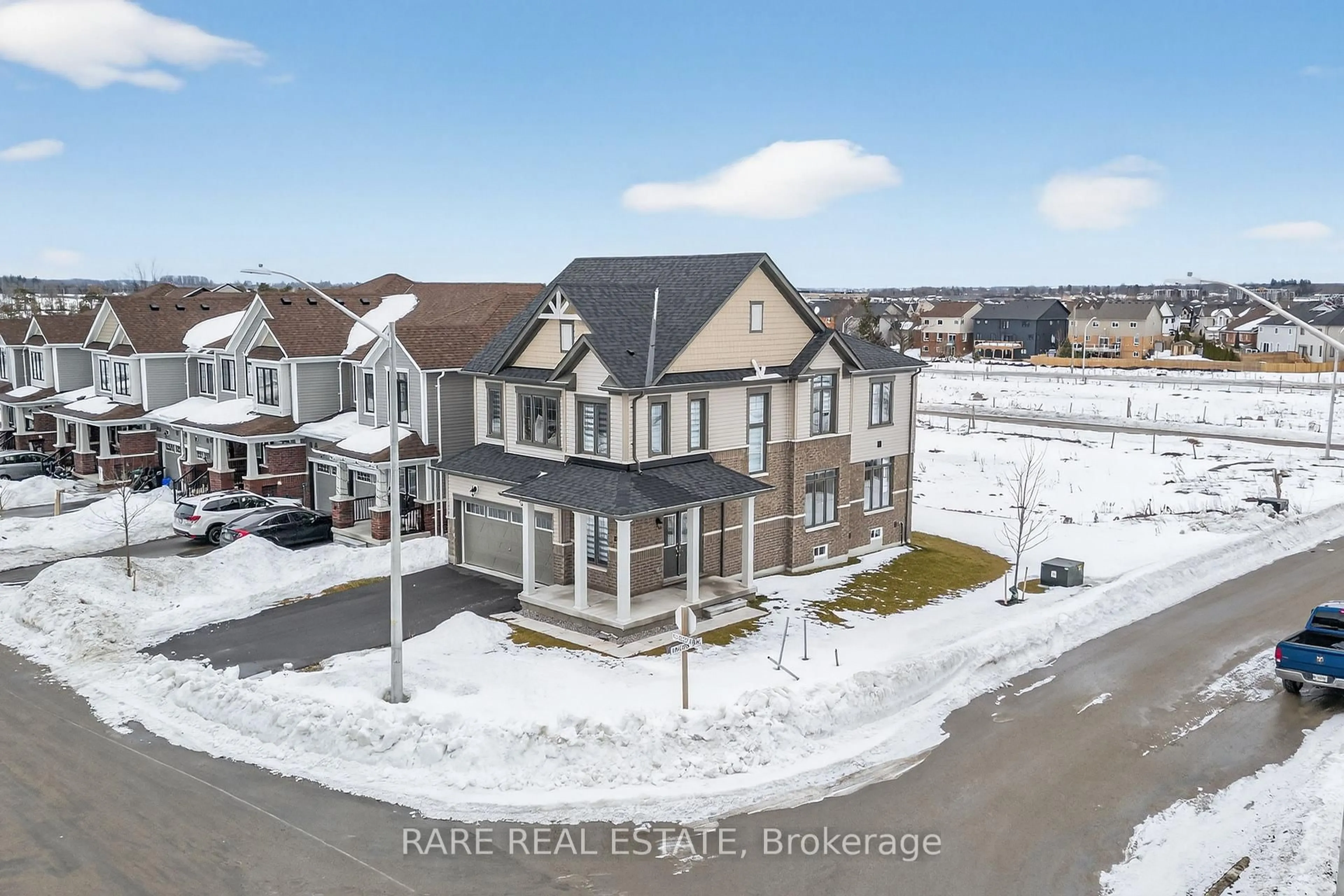 A pic from outside/outdoor area/front of a property/back of a property/a pic from drone, street for 25 Rochester Dr, Barrie Ontario L9J 0V9
