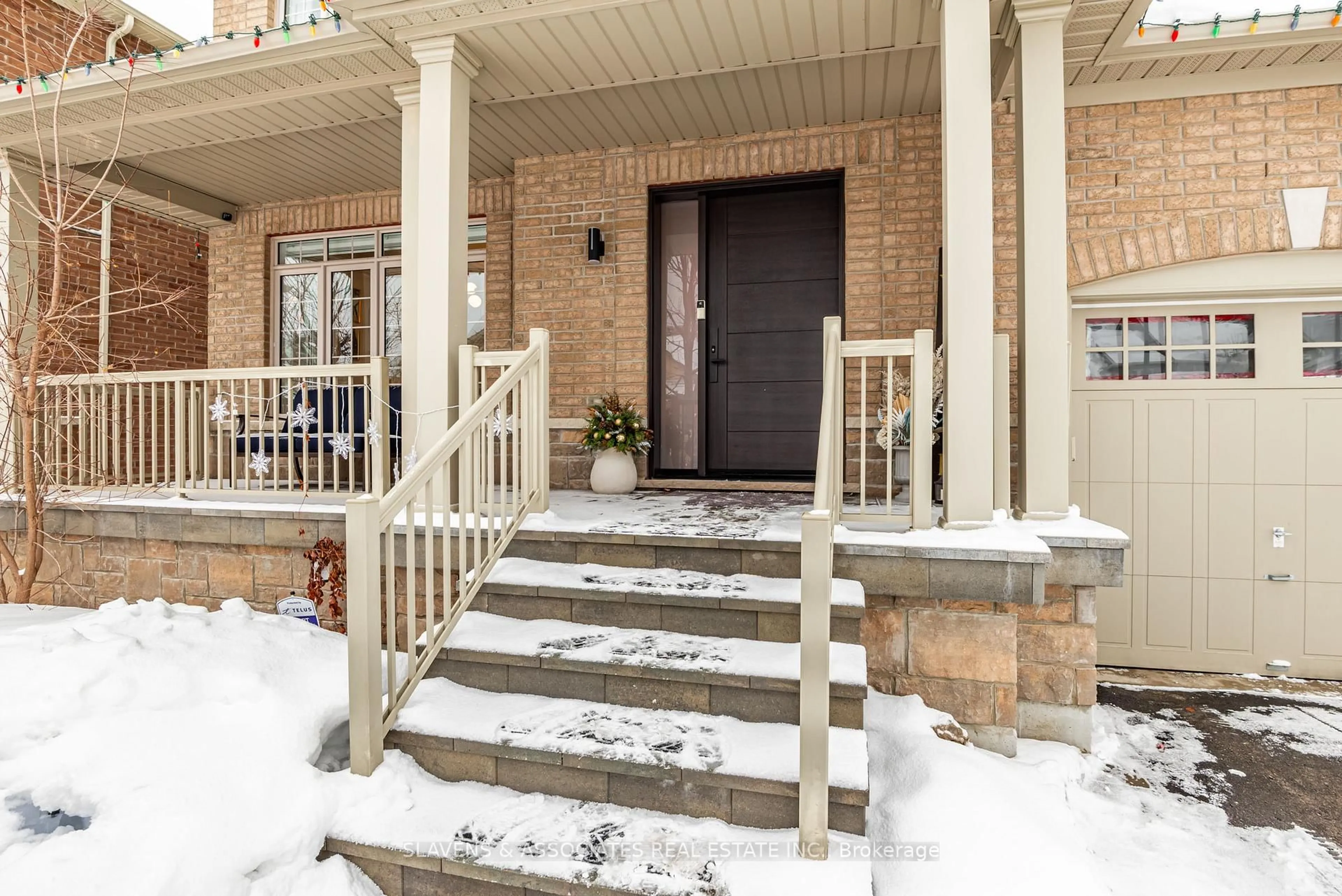Indoor entryway for 26 Marks Rd, Springwater Ontario L9X 0S5