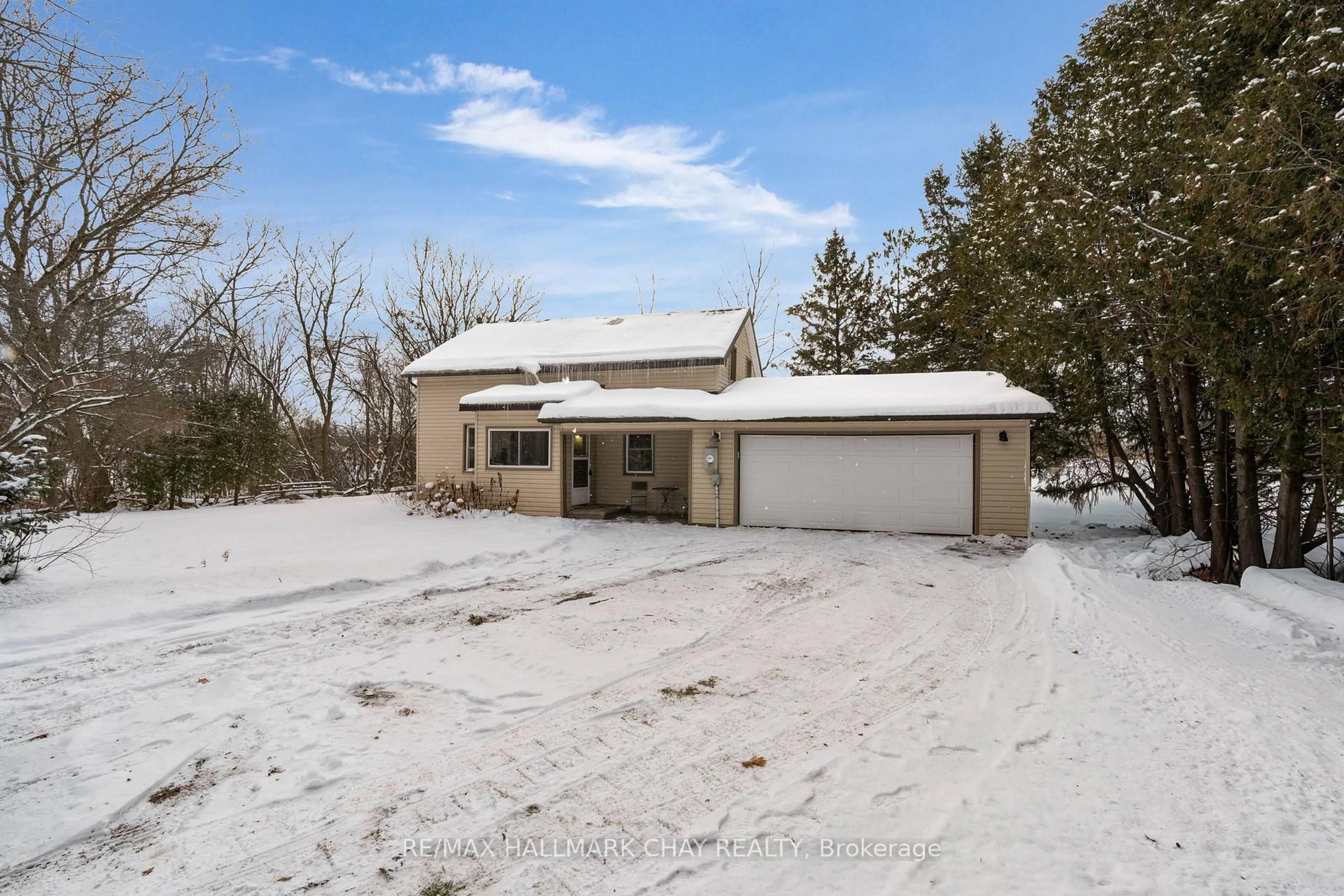 A pic from outside/outdoor area/front of a property/back of a property/a pic from drone, unknown for 3324 Penetanguishene Rd, Oro-Medonte Ontario L4M 4Y8